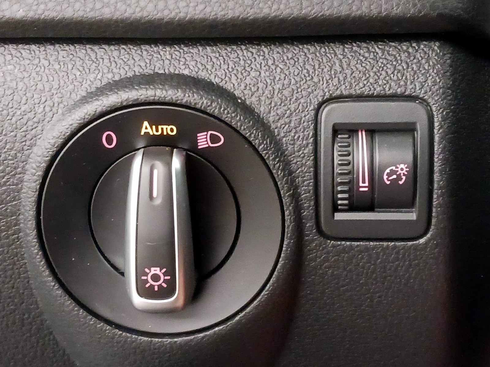 2016 Volkswagen Tiguan S - Photo 14