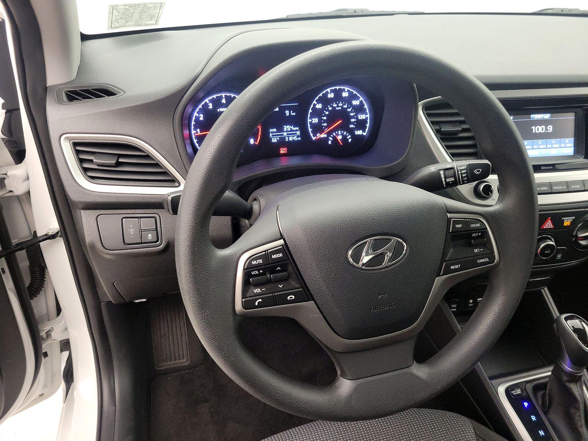 Thumbnail: 2022 Hyundai Accent - 10
