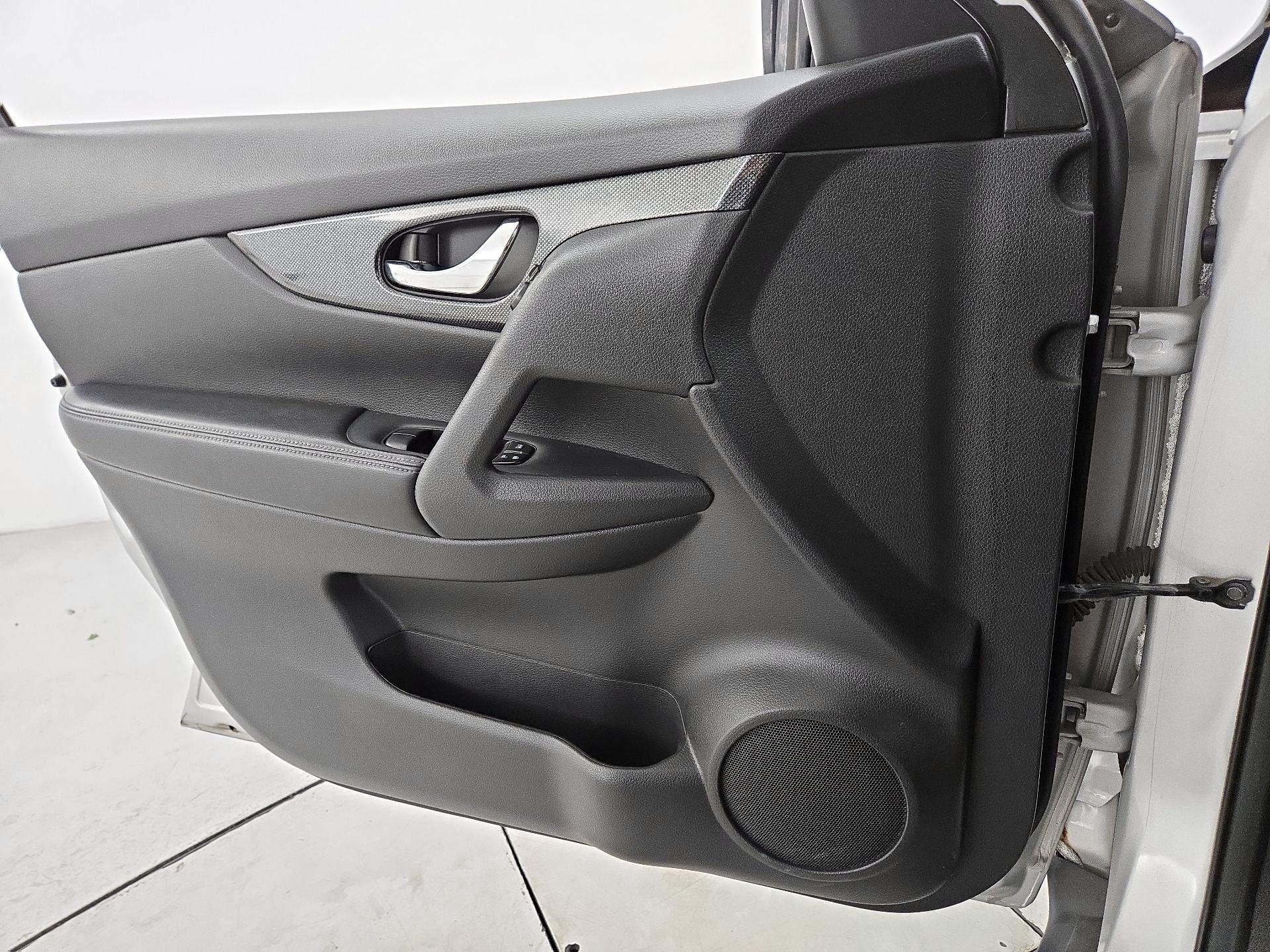 Thumbnail: 2014 Nissan Rogue - 12