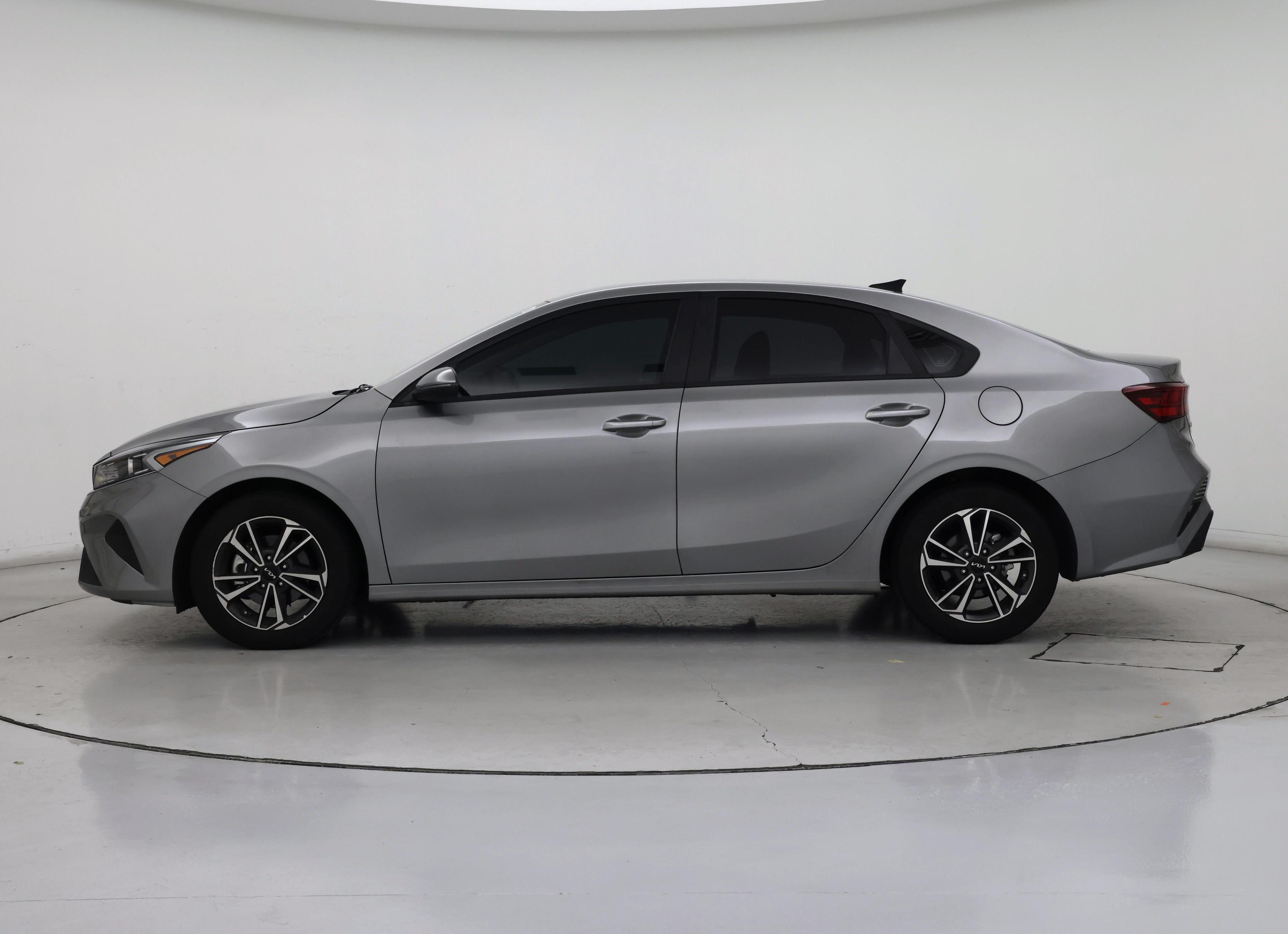 Thumbnail: 2023 Kia Forte - 3