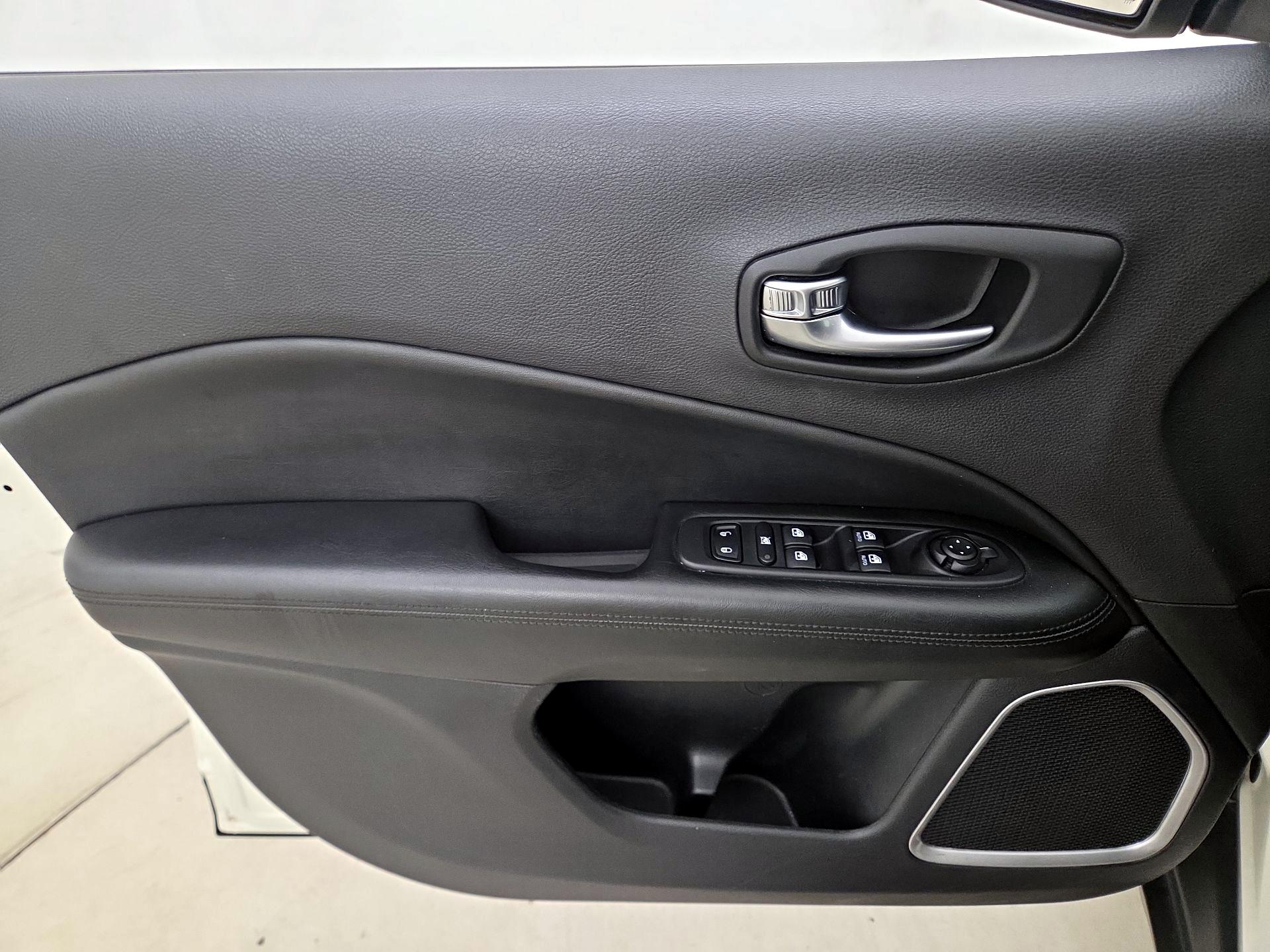 Thumbnail: 2020 Jeep Compass - 12