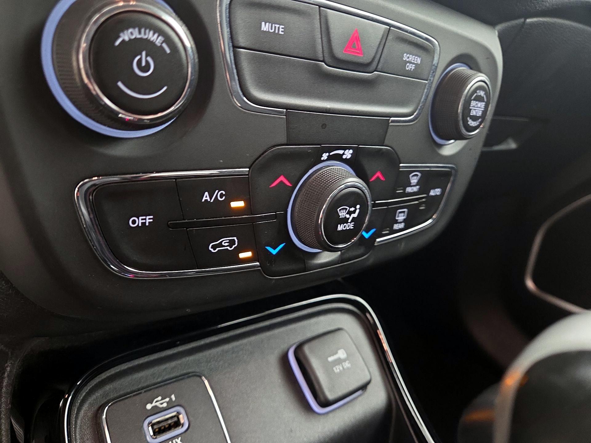 Thumbnail: 2020 Jeep Compass - 16