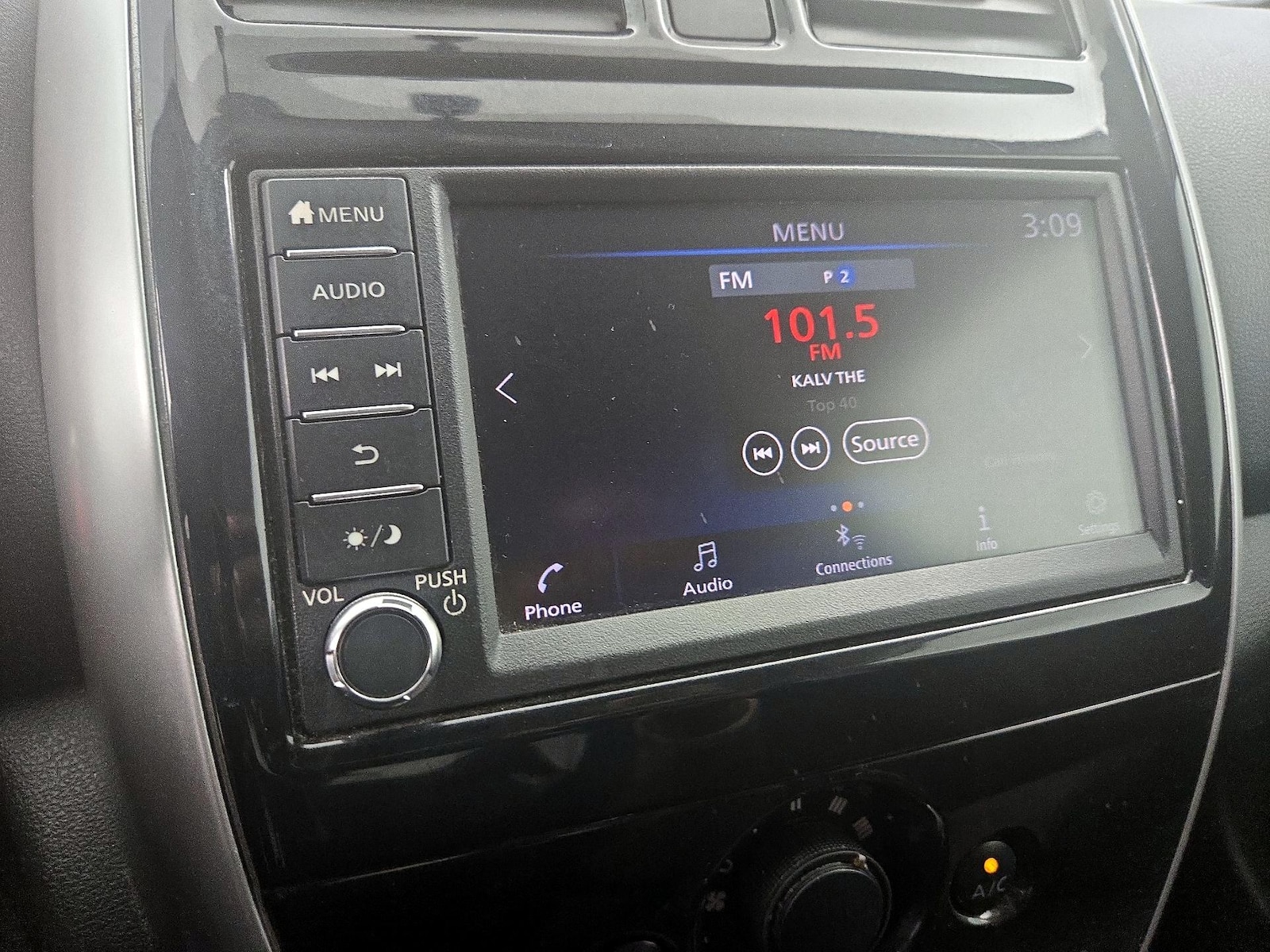 2019 Nissan Versa Sedan SV - Photo 16