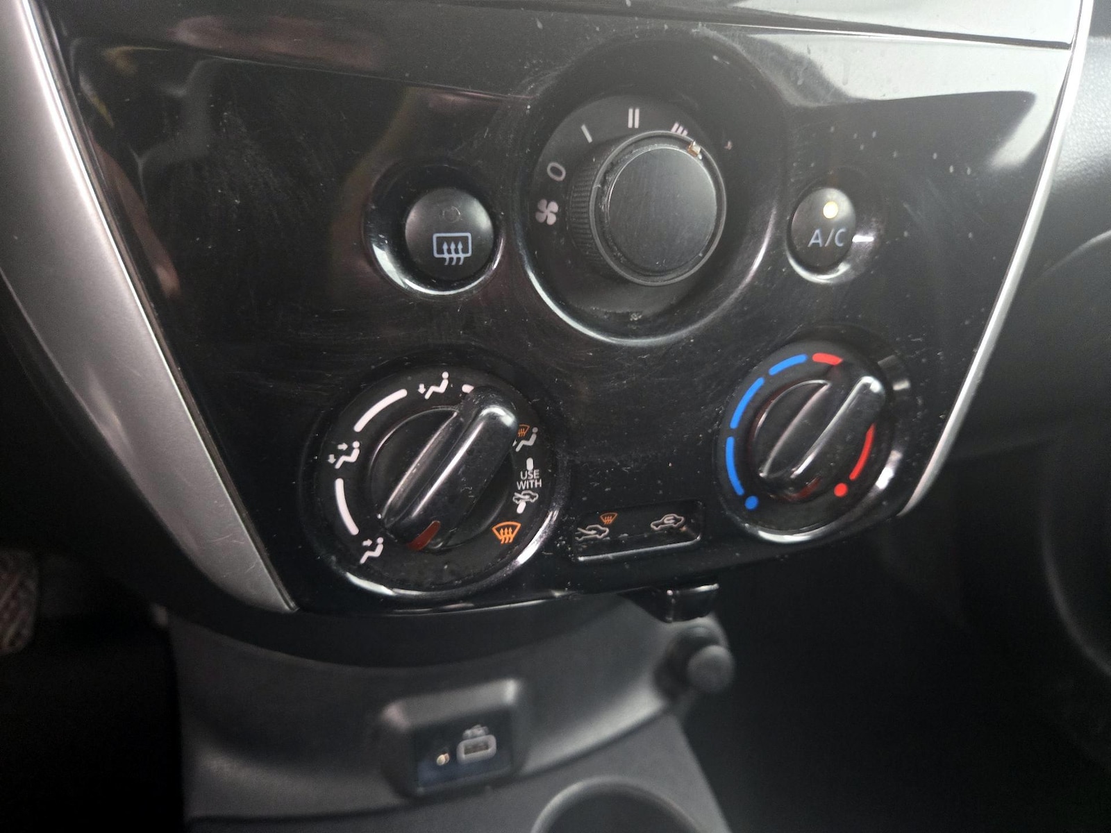 2019 Nissan Versa Sedan SV - Photo 17