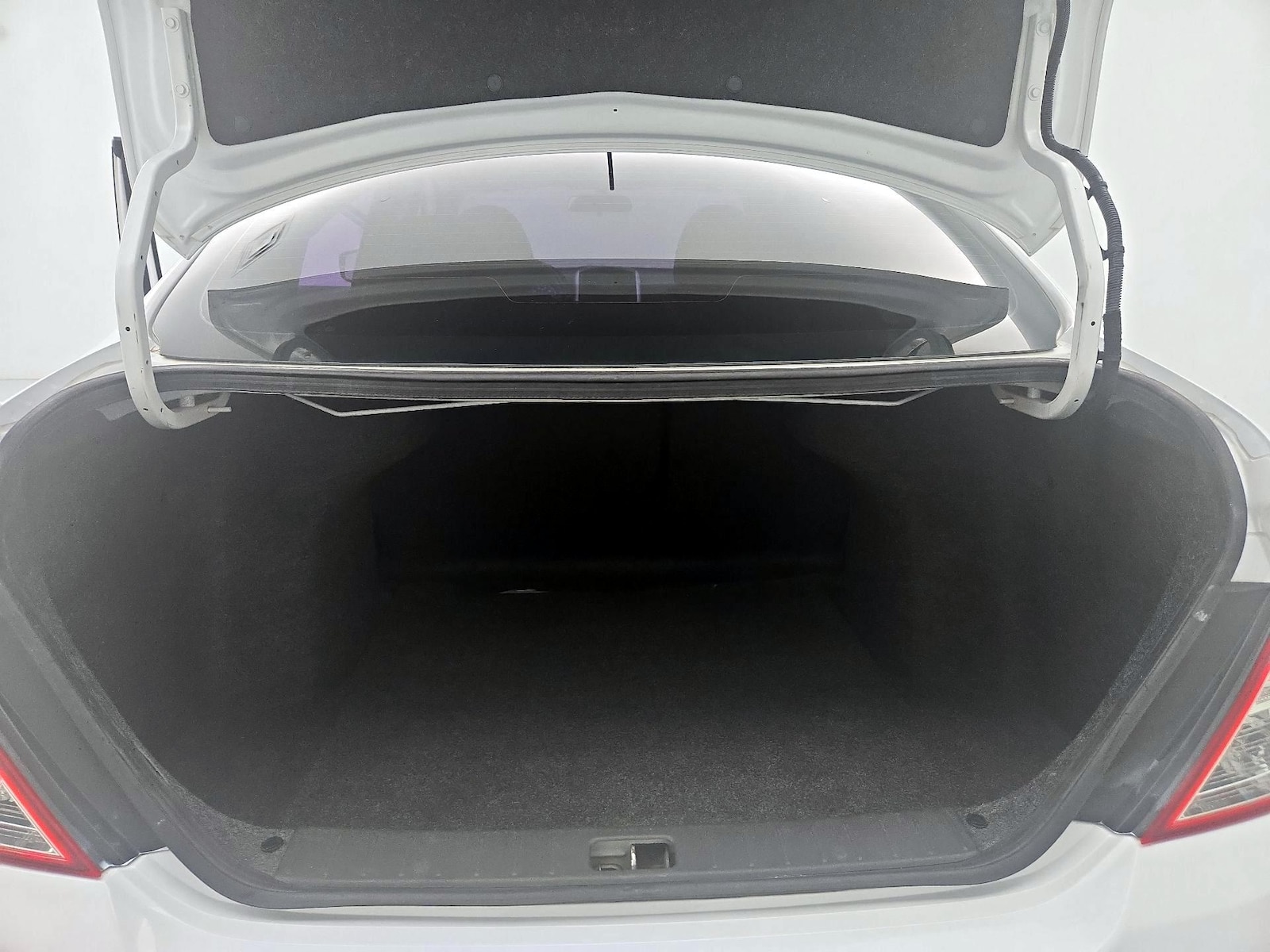 2019 Nissan Versa Sedan SV - Photo 21