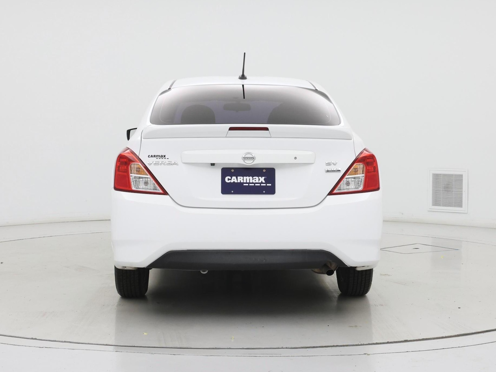 2019 Nissan Versa Sedan SV - Photo 7