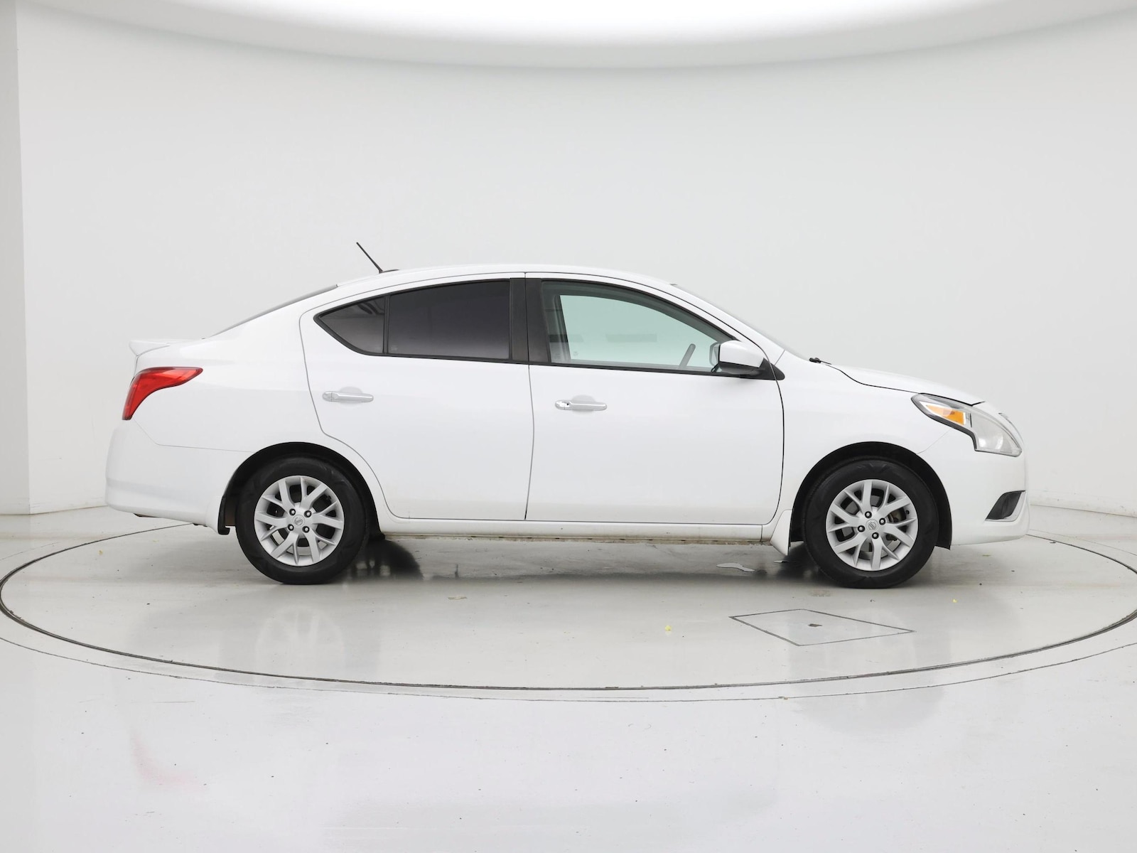 2019 Nissan Versa Sedan SV - Photo 8