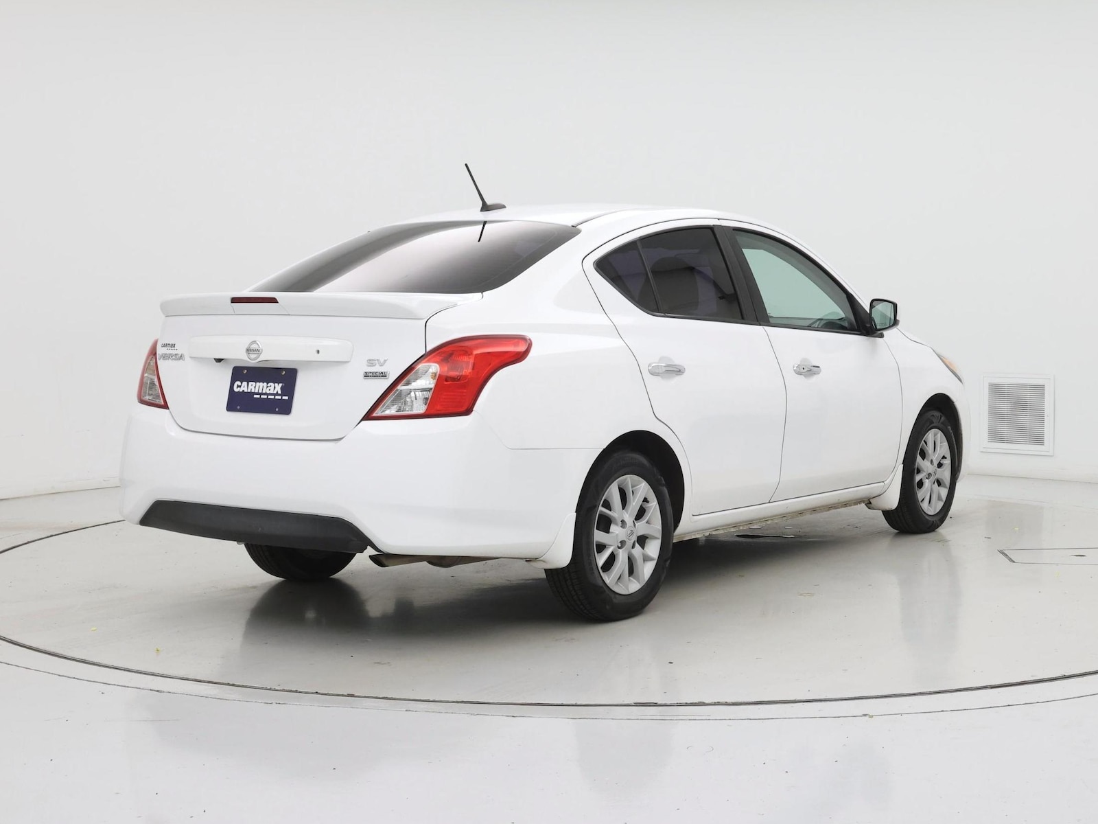 2019 Nissan Versa Sedan SV - Photo 9
