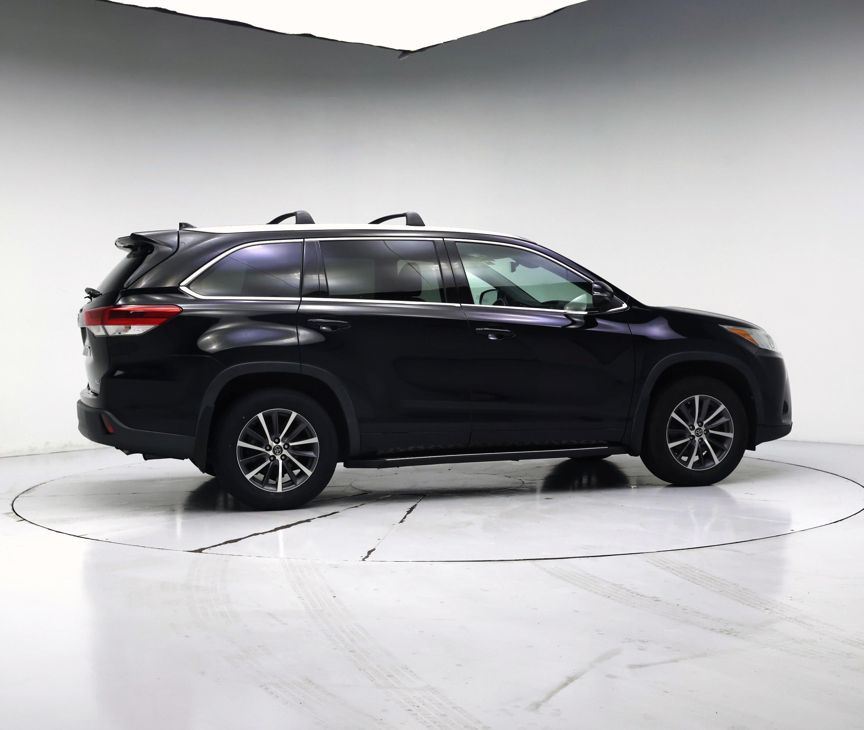 Thumbnail: 2017 Toyota Highlander - 7