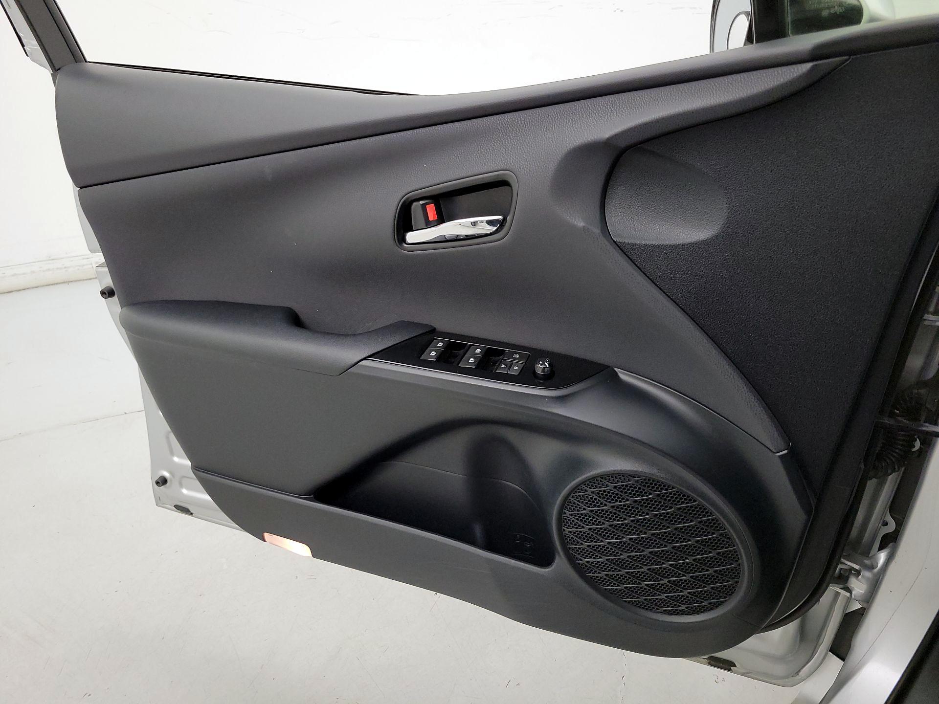 Thumbnail: 2016 Toyota Prius - 12
