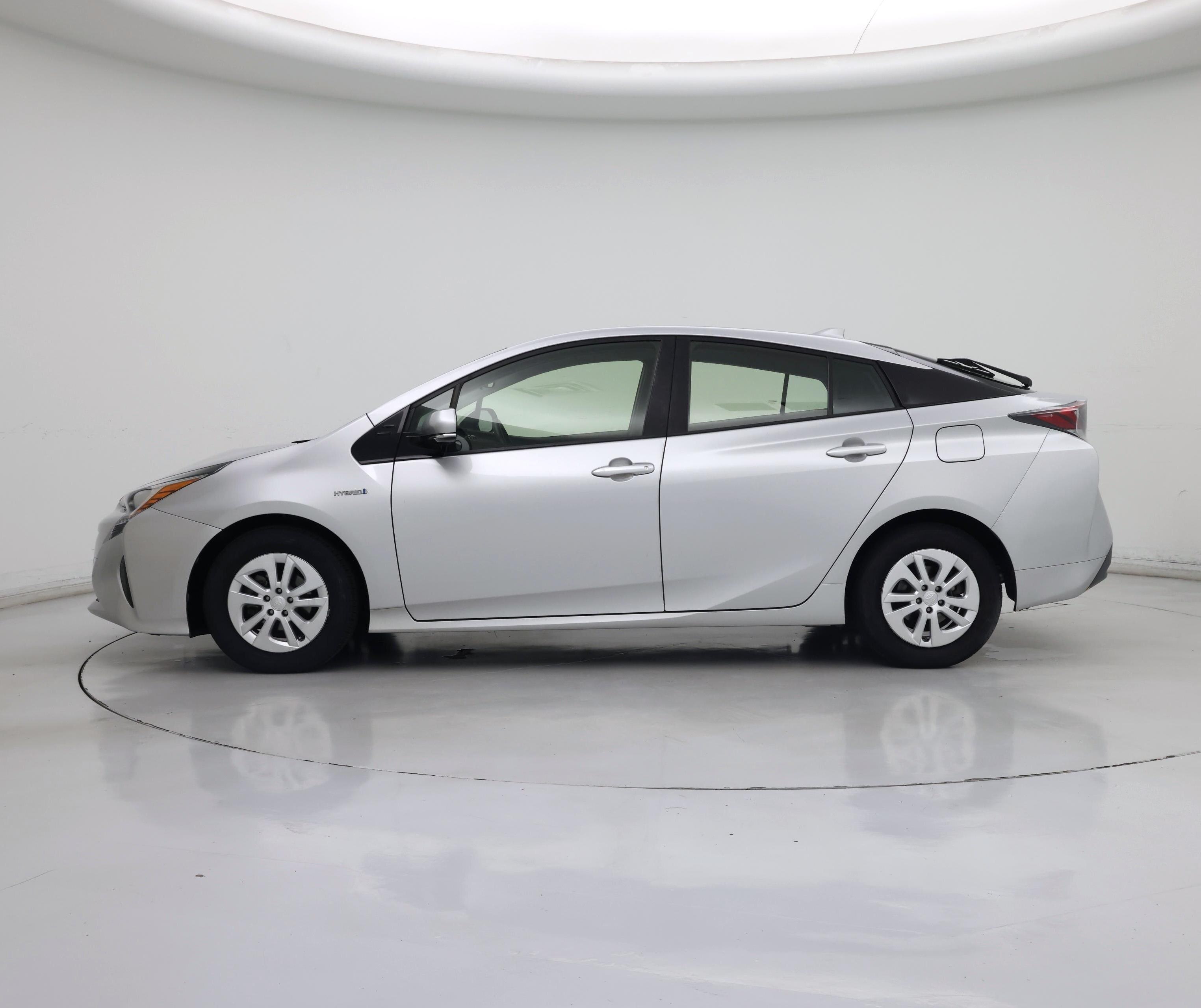 Thumbnail: 2016 Toyota Prius - 3