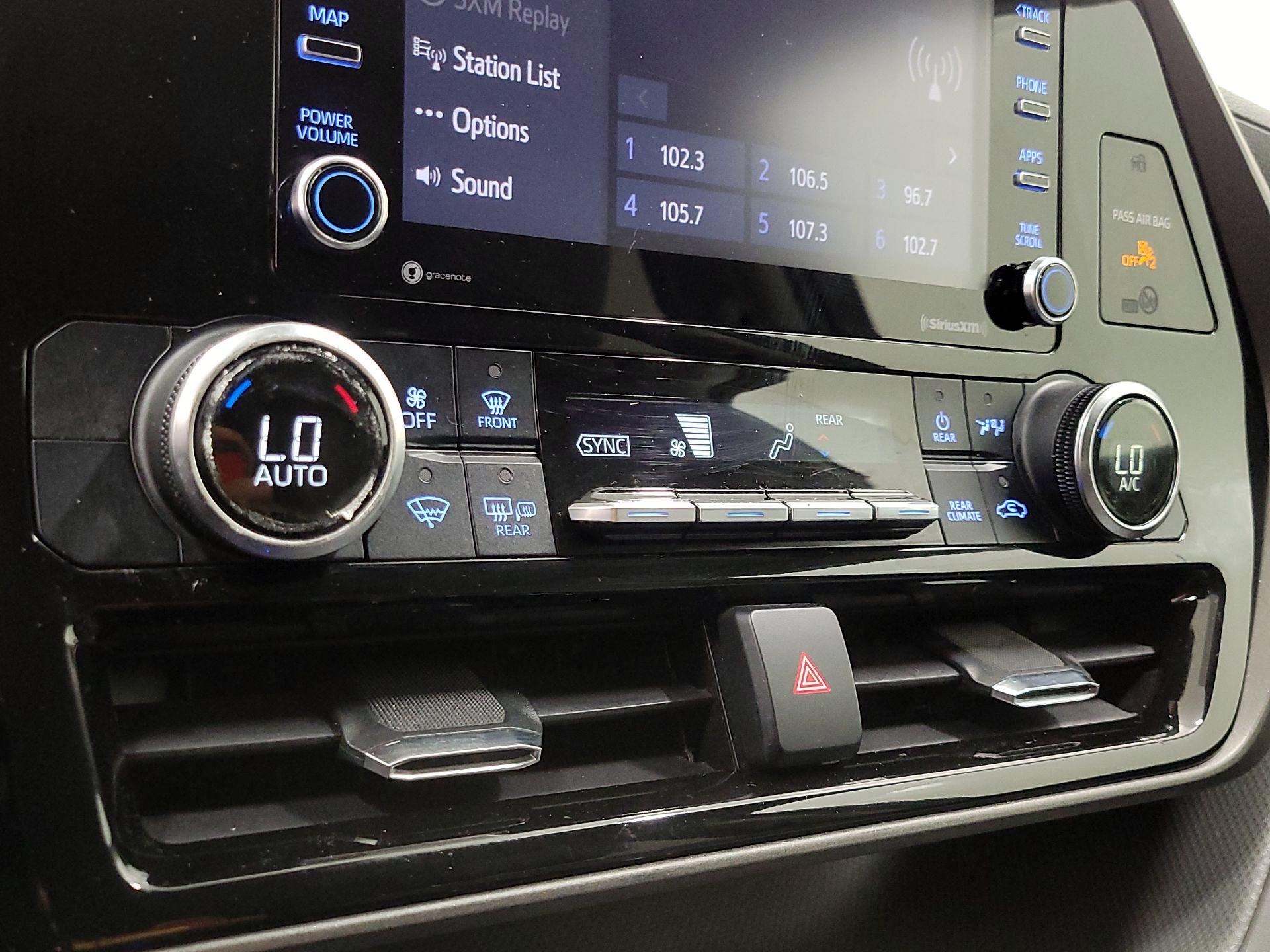 Thumbnail: 2021 Toyota Highlander - 15