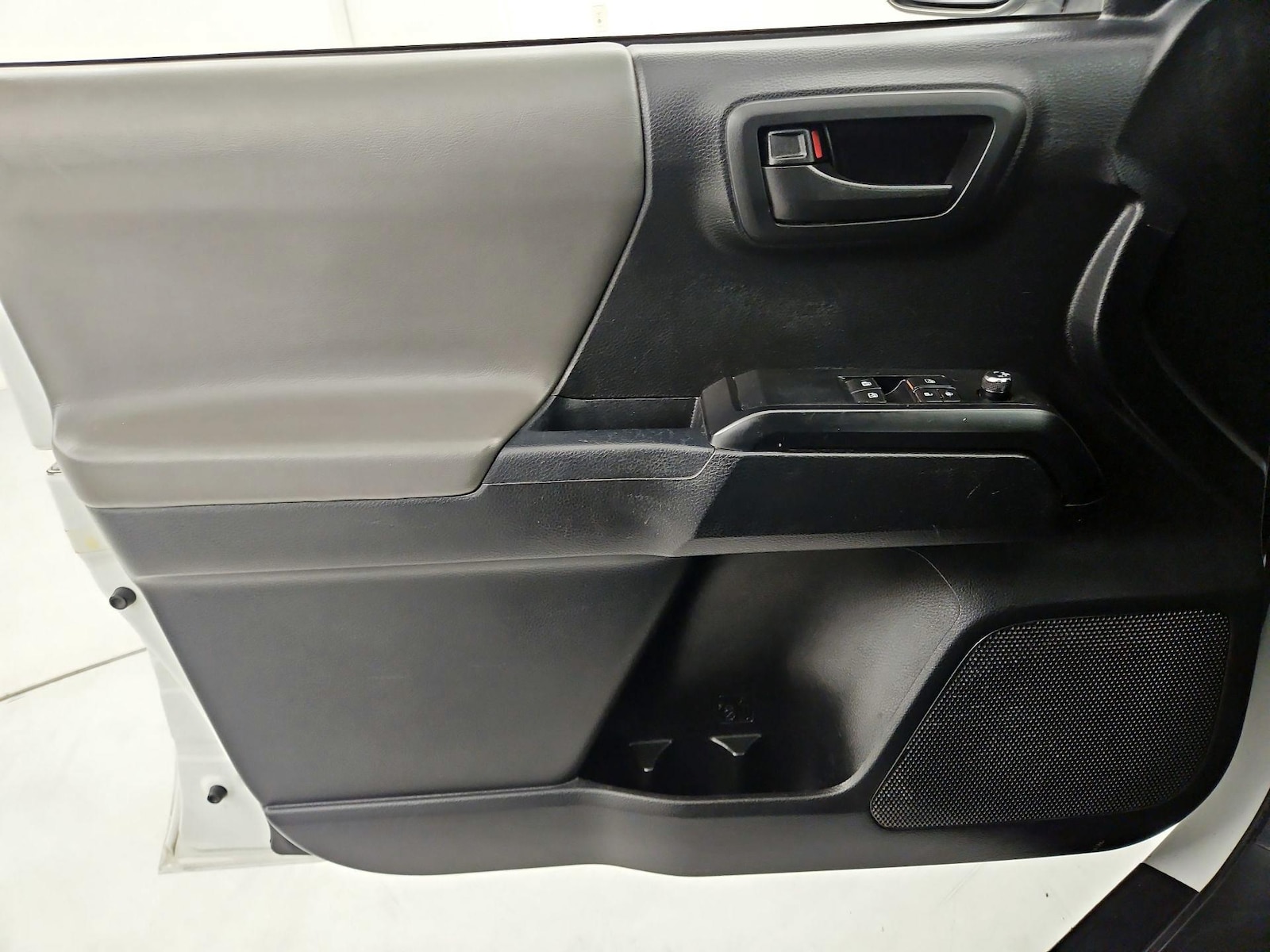2017 Toyota Tacoma SR - Photo 13