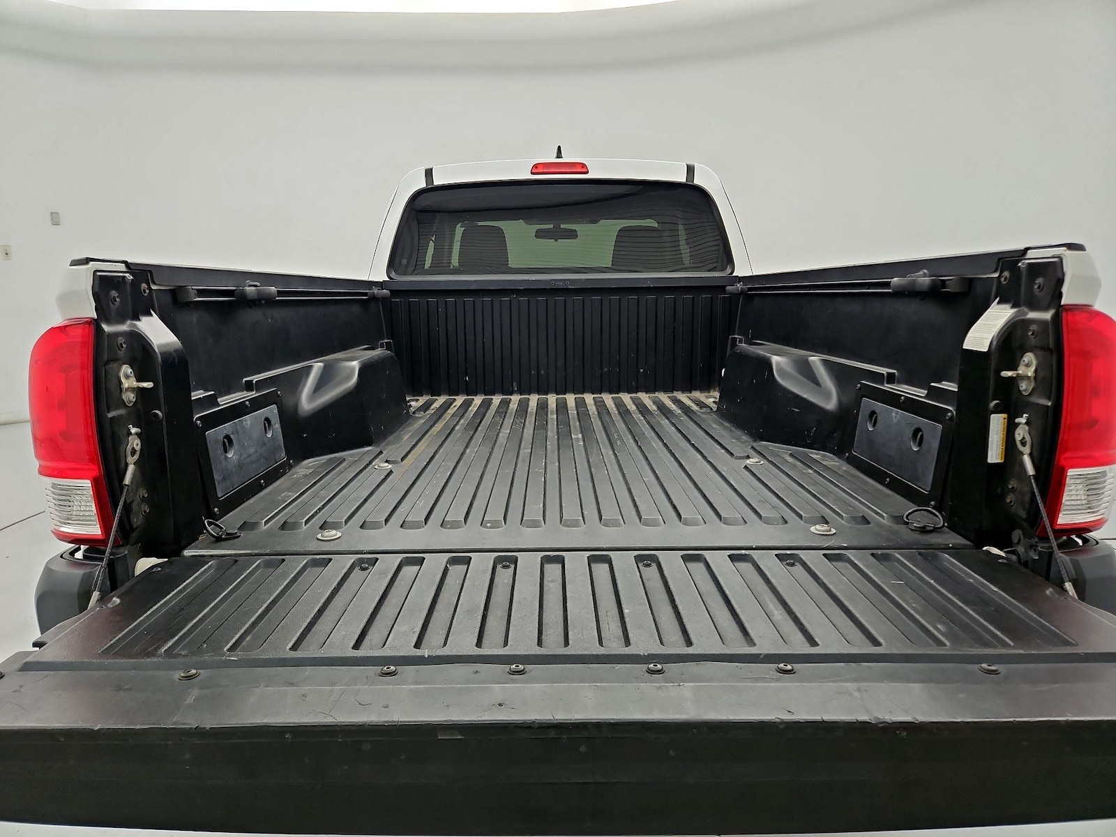 2017 Toyota Tacoma SR - Photo 18