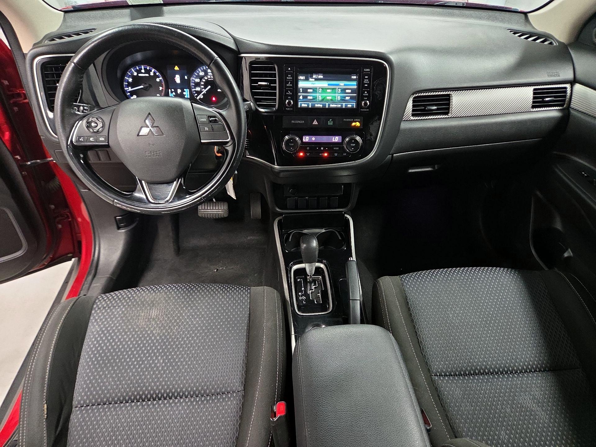 Thumbnail: 2017 Mitsubishi Outlander - 9