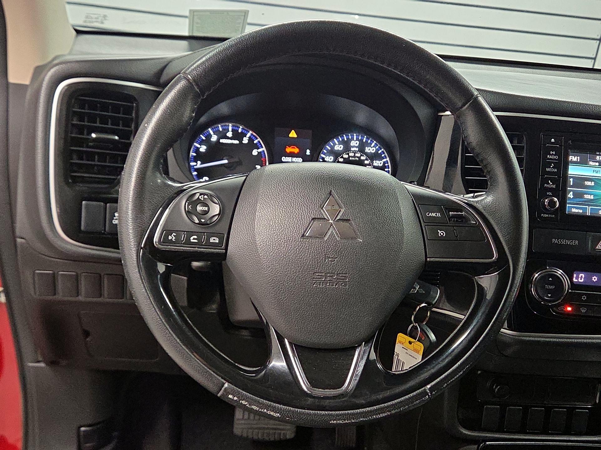 Thumbnail: 2017 Mitsubishi Outlander - 10