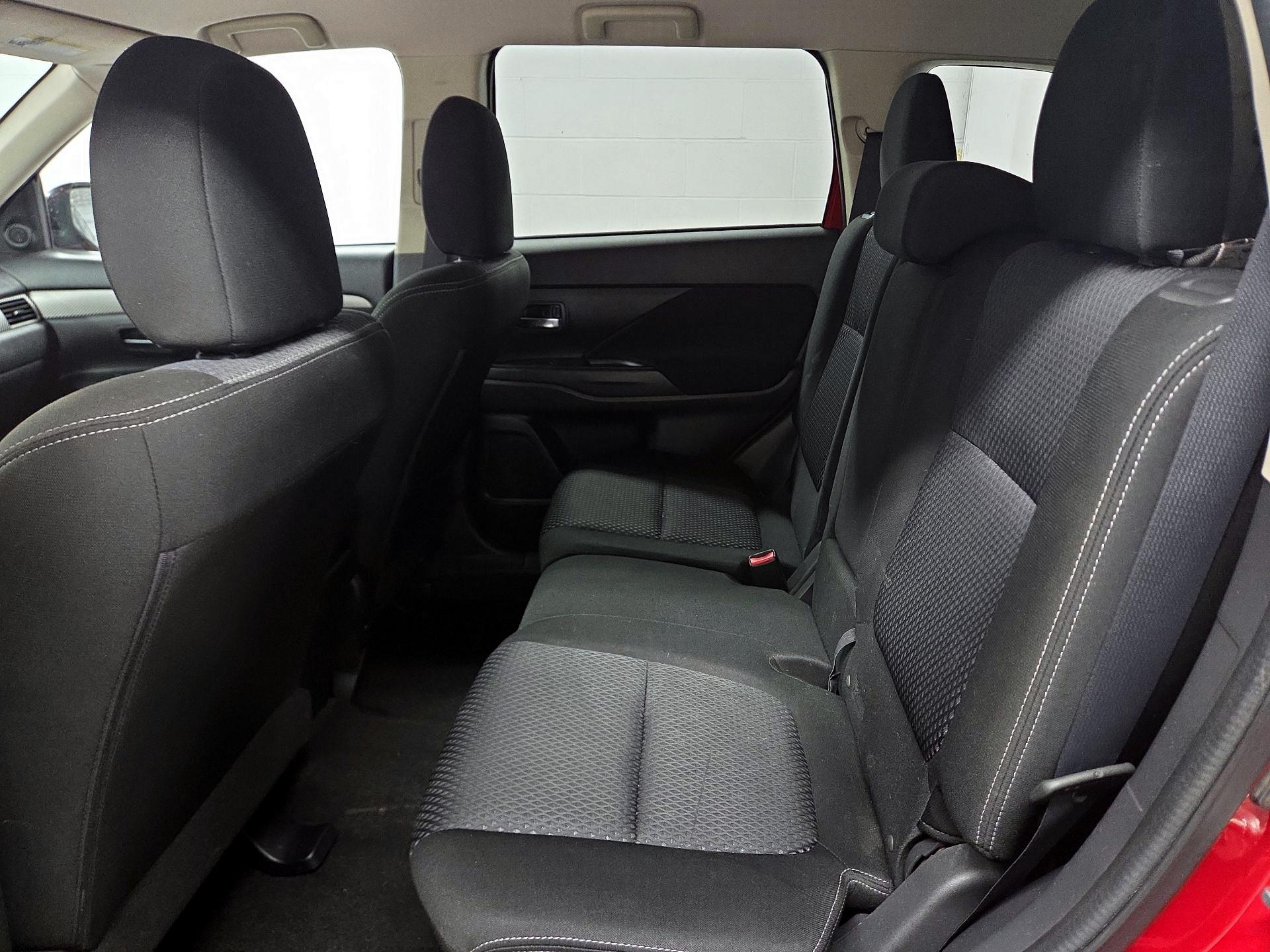 Thumbnail: 2017 Mitsubishi Outlander - 19