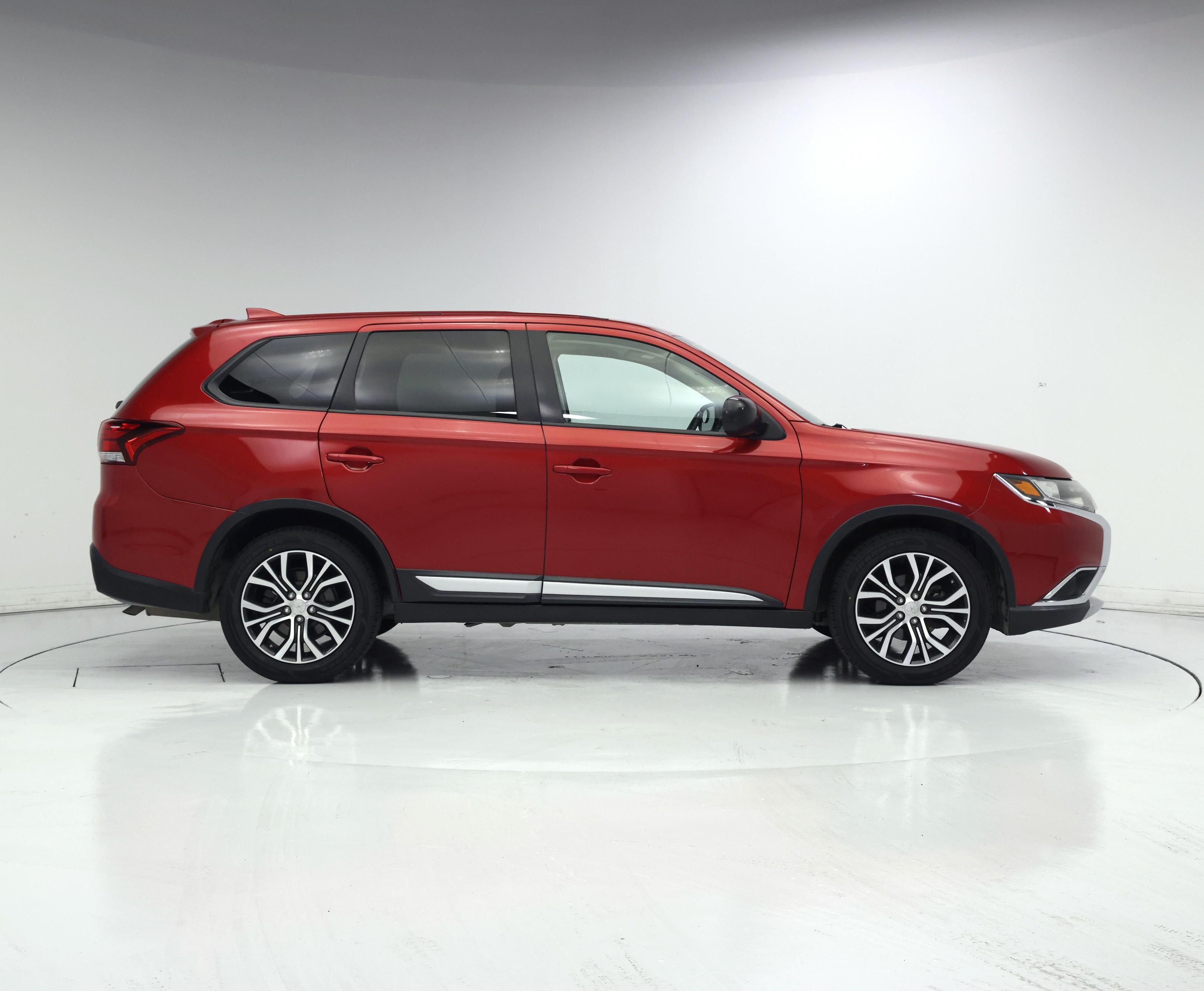 Thumbnail: 2017 Mitsubishi Outlander - 7