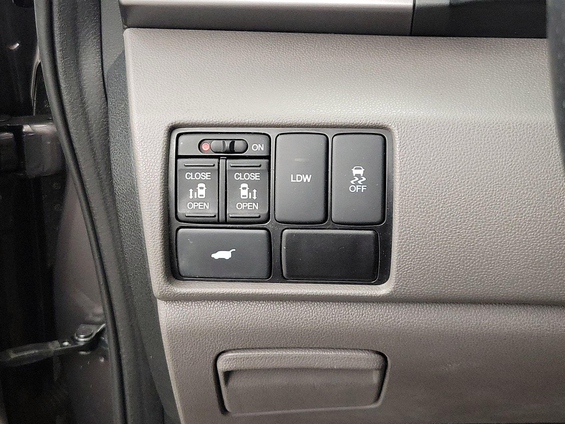 Thumbnail: 2015 Honda Odyssey - 13