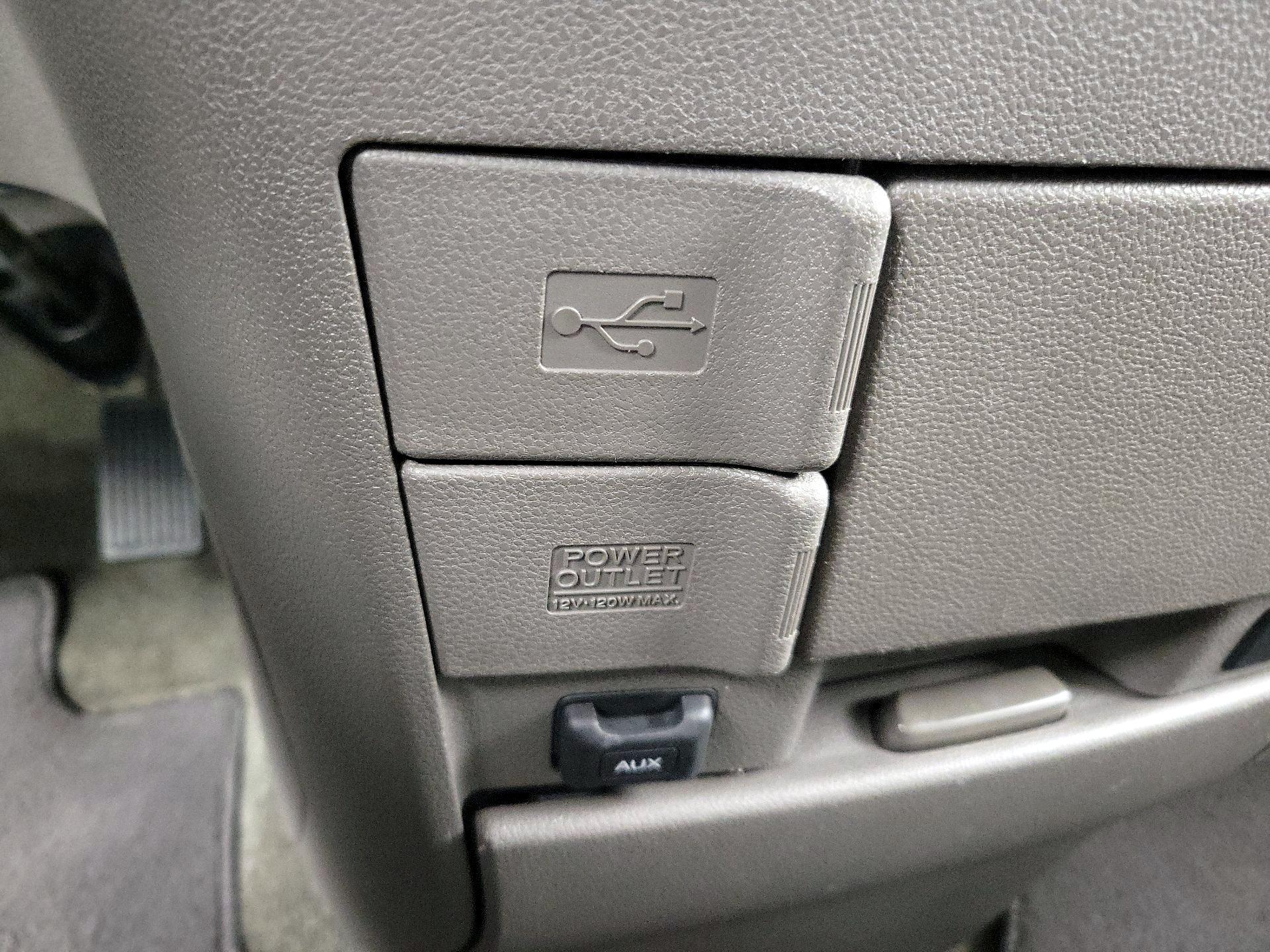 Thumbnail: 2015 Honda Odyssey - 18