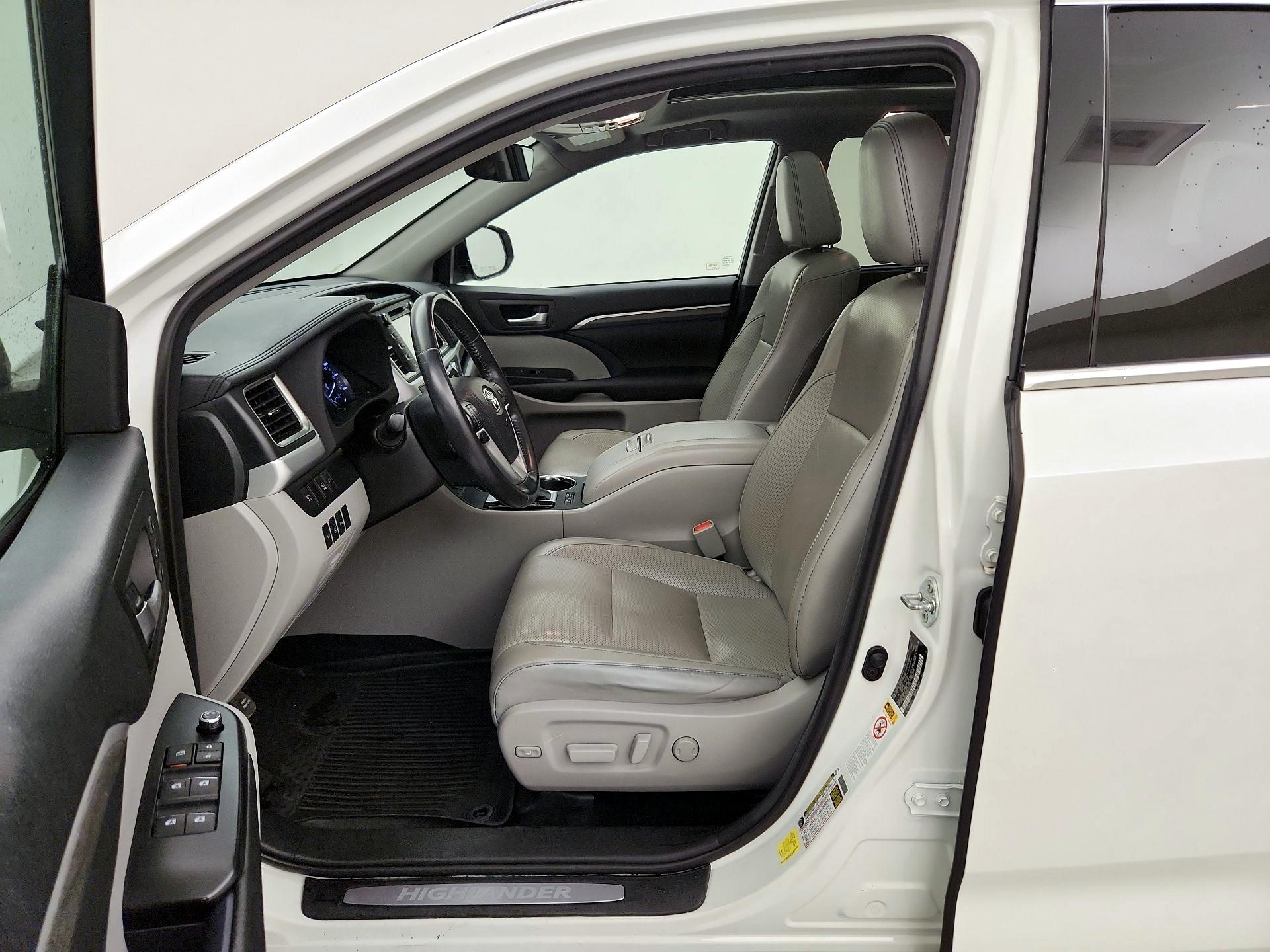 Thumbnail: 2017 Toyota Highlander - 11