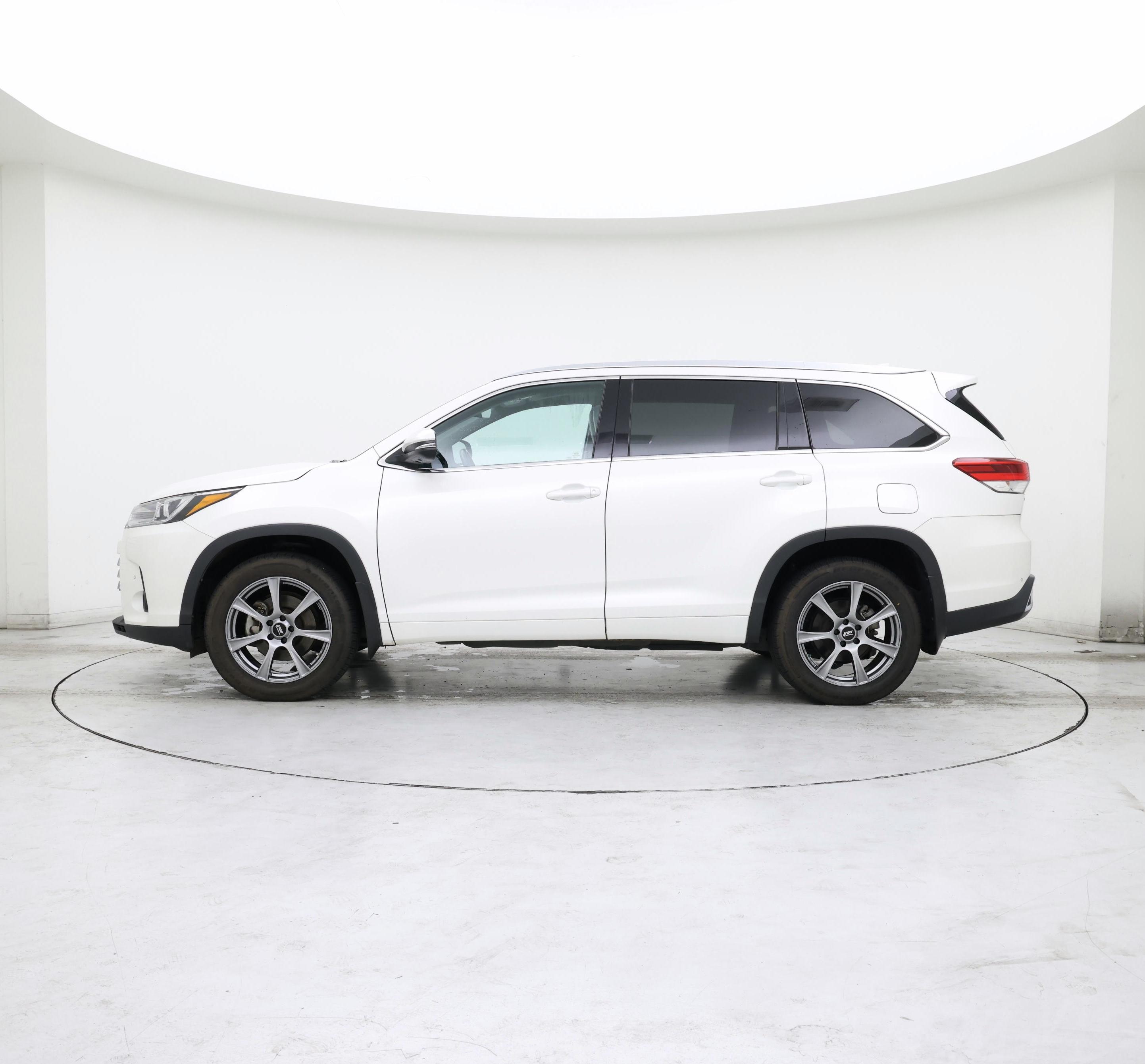 Thumbnail: 2017 Toyota Highlander - 3