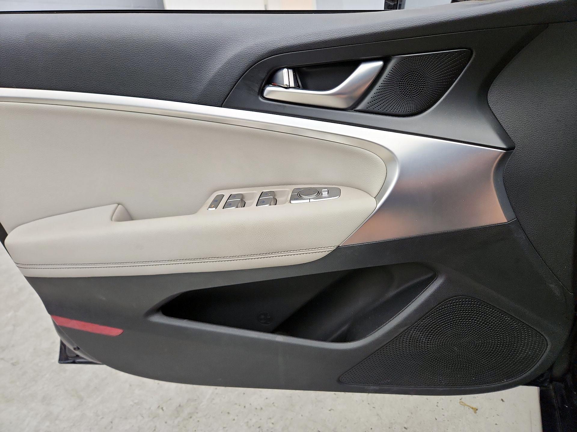 Thumbnail: 2020 Genesis G70 - 12