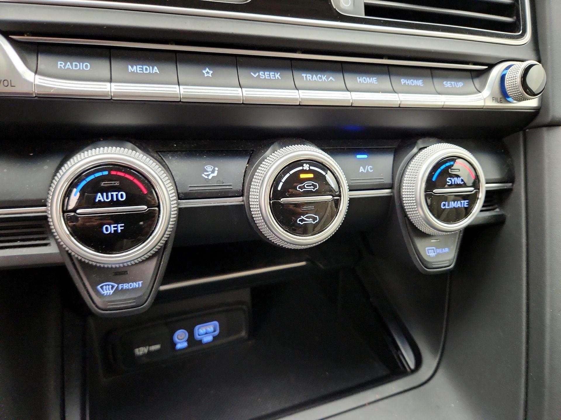 Thumbnail: 2020 Genesis G70 - 16