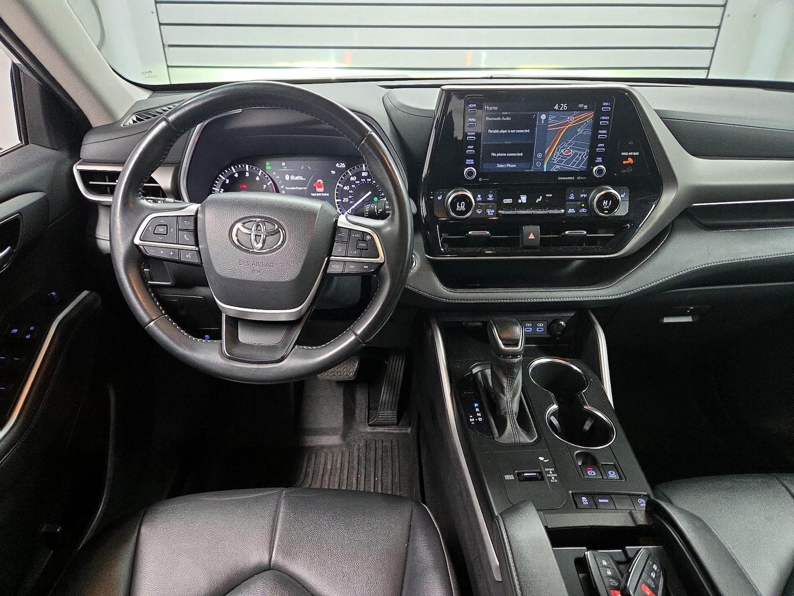 2022 Toyota Highlander XLE - Photo 10