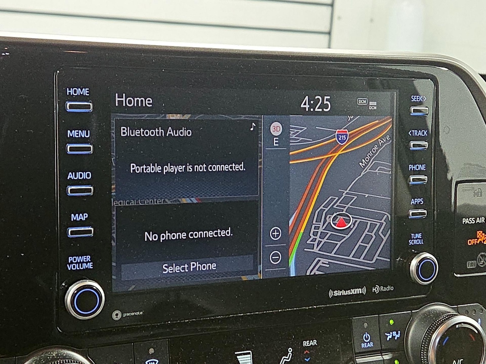 2022 Toyota Highlander XLE - Photo 15