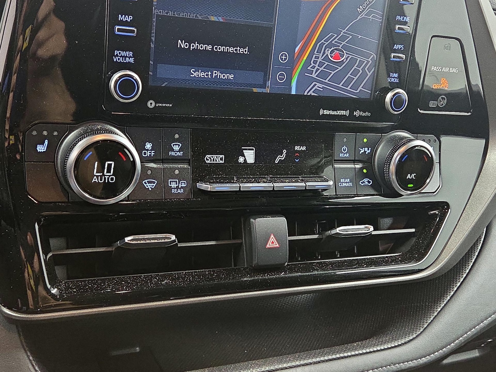 2022 Toyota Highlander XLE - Photo 16
