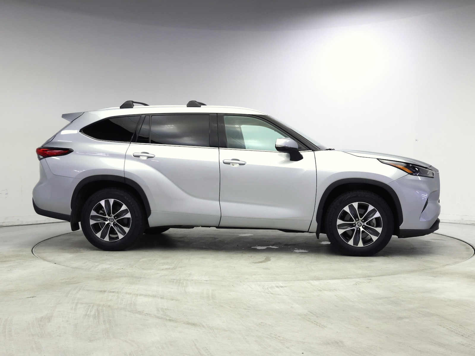 2022 Toyota Highlander XLE - Photo 8