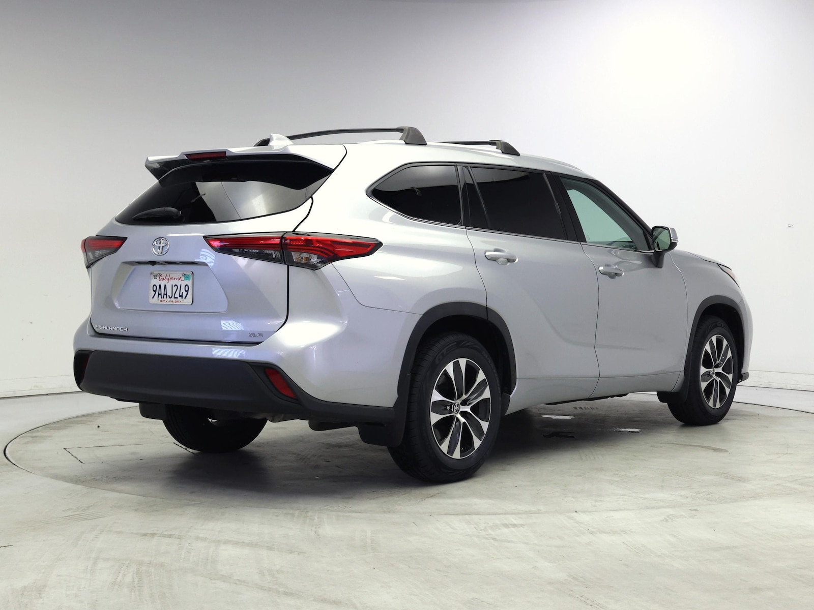 2022 Toyota Highlander XLE - Photo 9