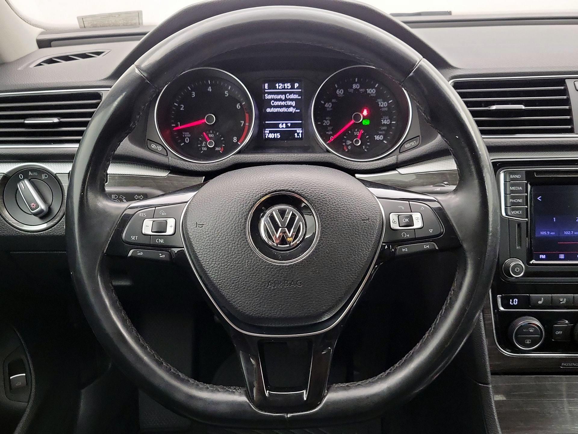 Thumbnail: 2017 Volkswagen Passat - 10