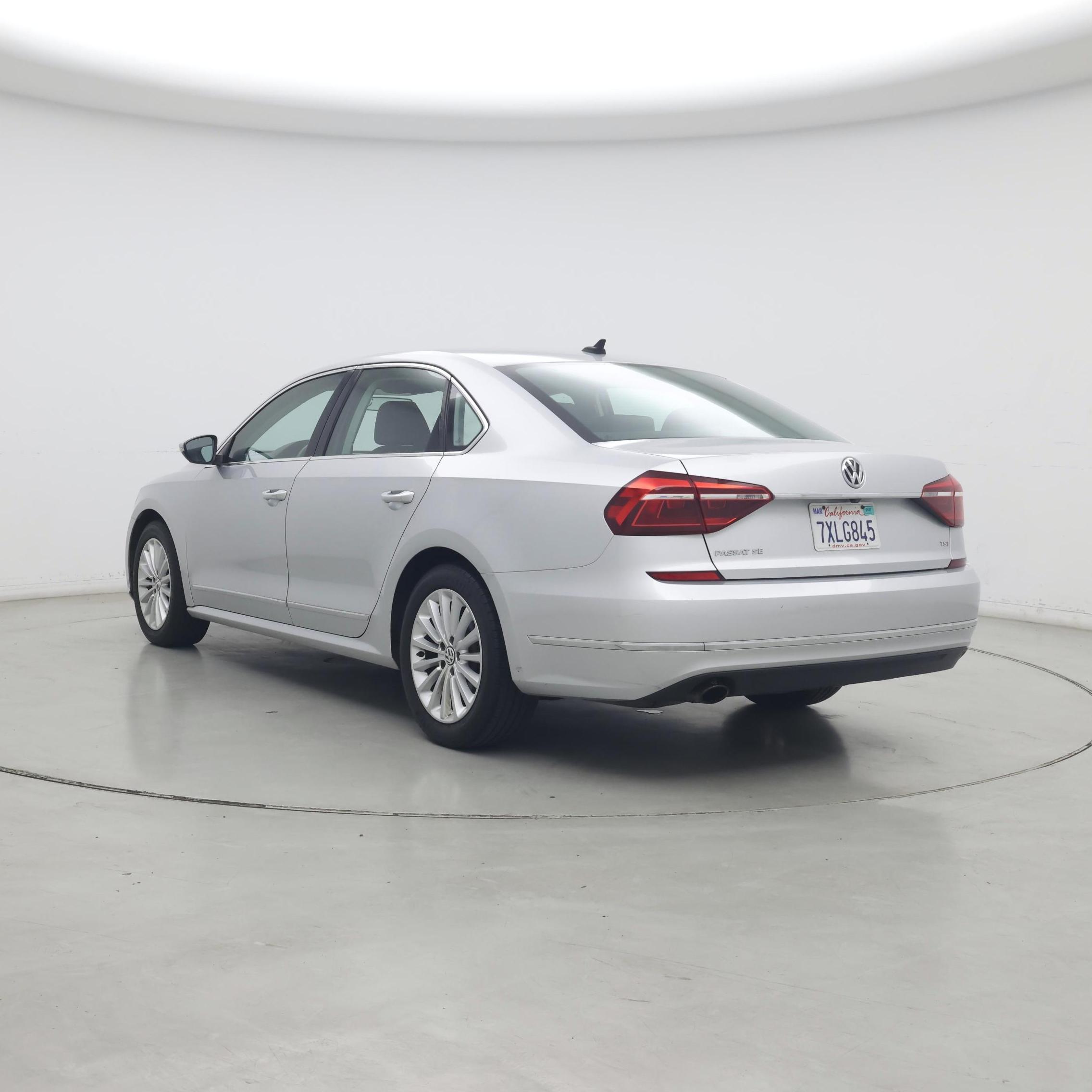 Thumbnail: 2017 Volkswagen Passat - 2