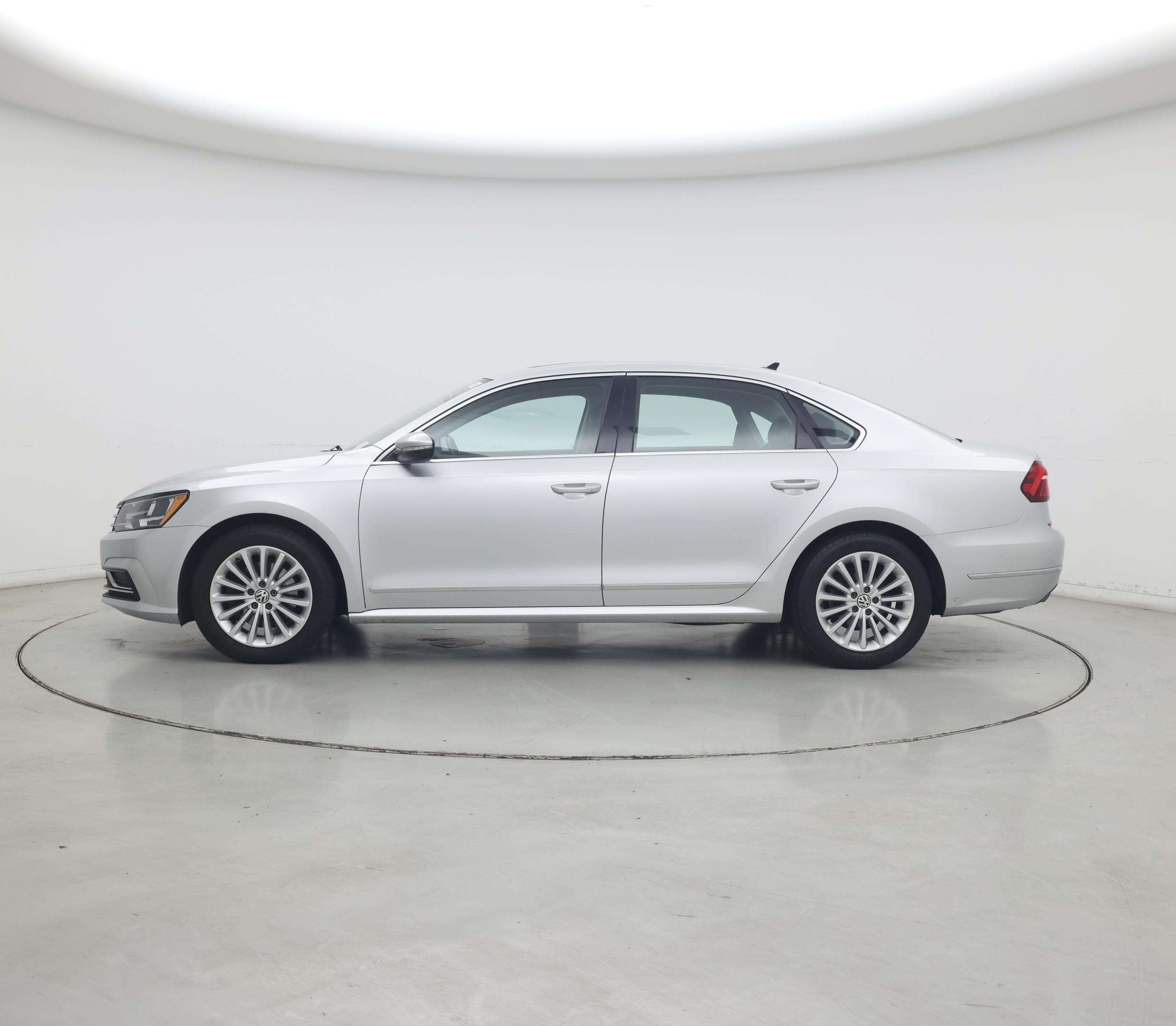 Thumbnail: 2017 Volkswagen Passat - 3