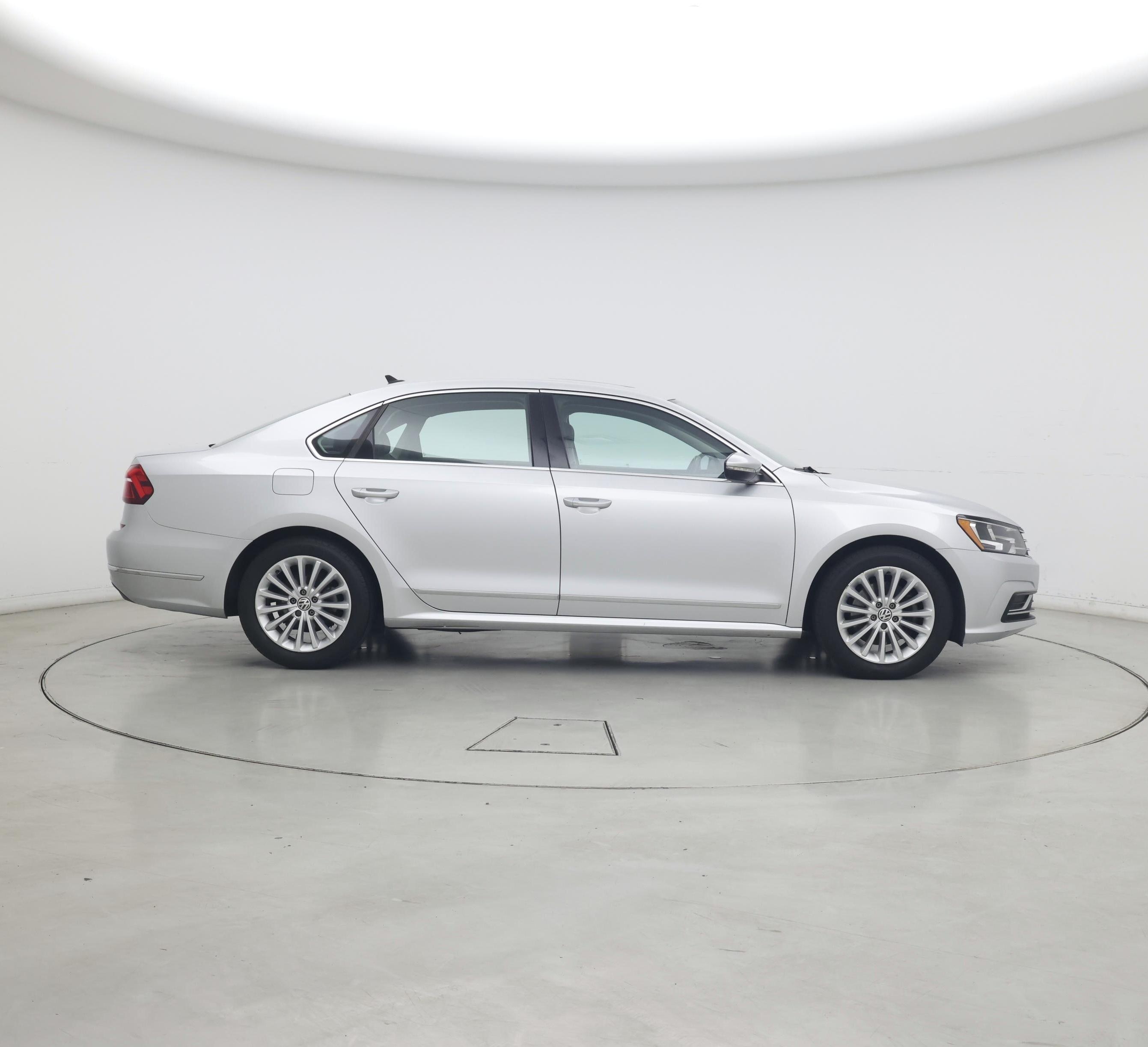 Thumbnail: 2017 Volkswagen Passat - 7