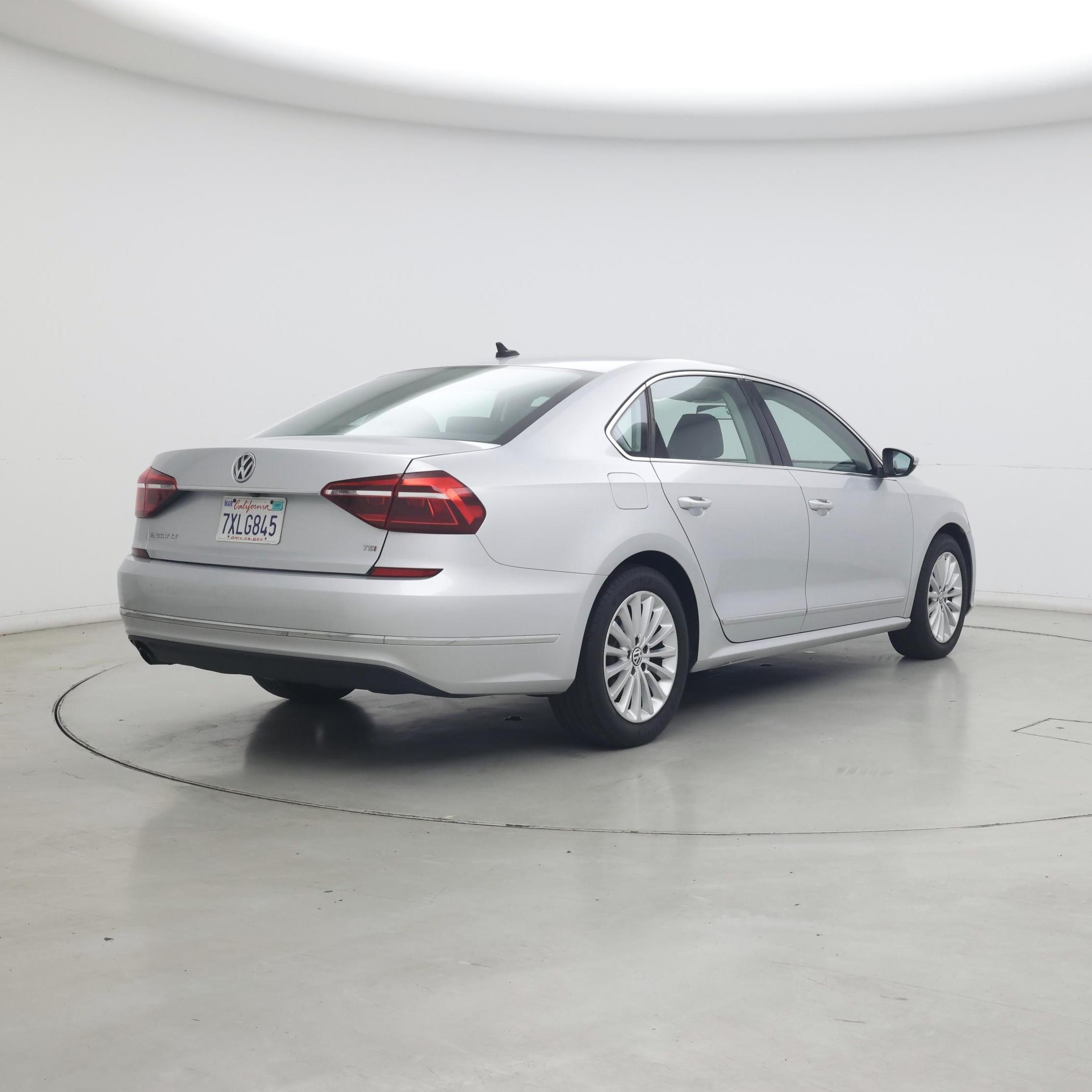 Thumbnail: 2017 Volkswagen Passat - 8
