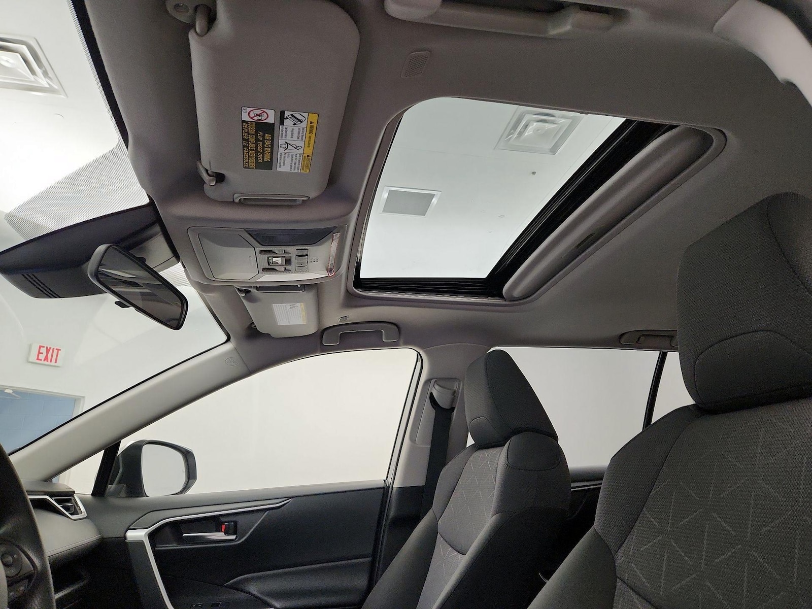 2025 Toyota RAV4 XLE - Photo 20