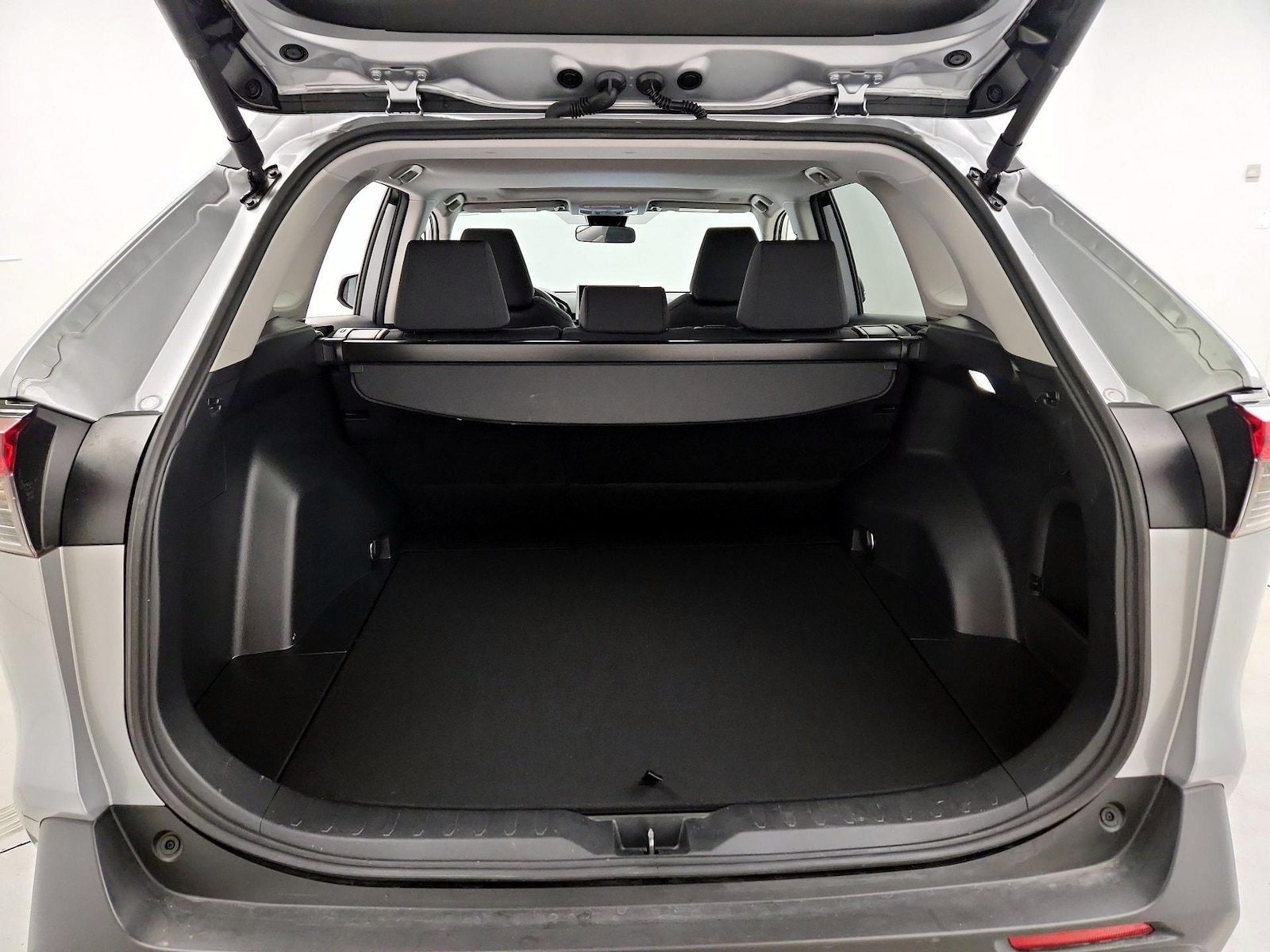 2025 Toyota RAV4 XLE - Photo 22