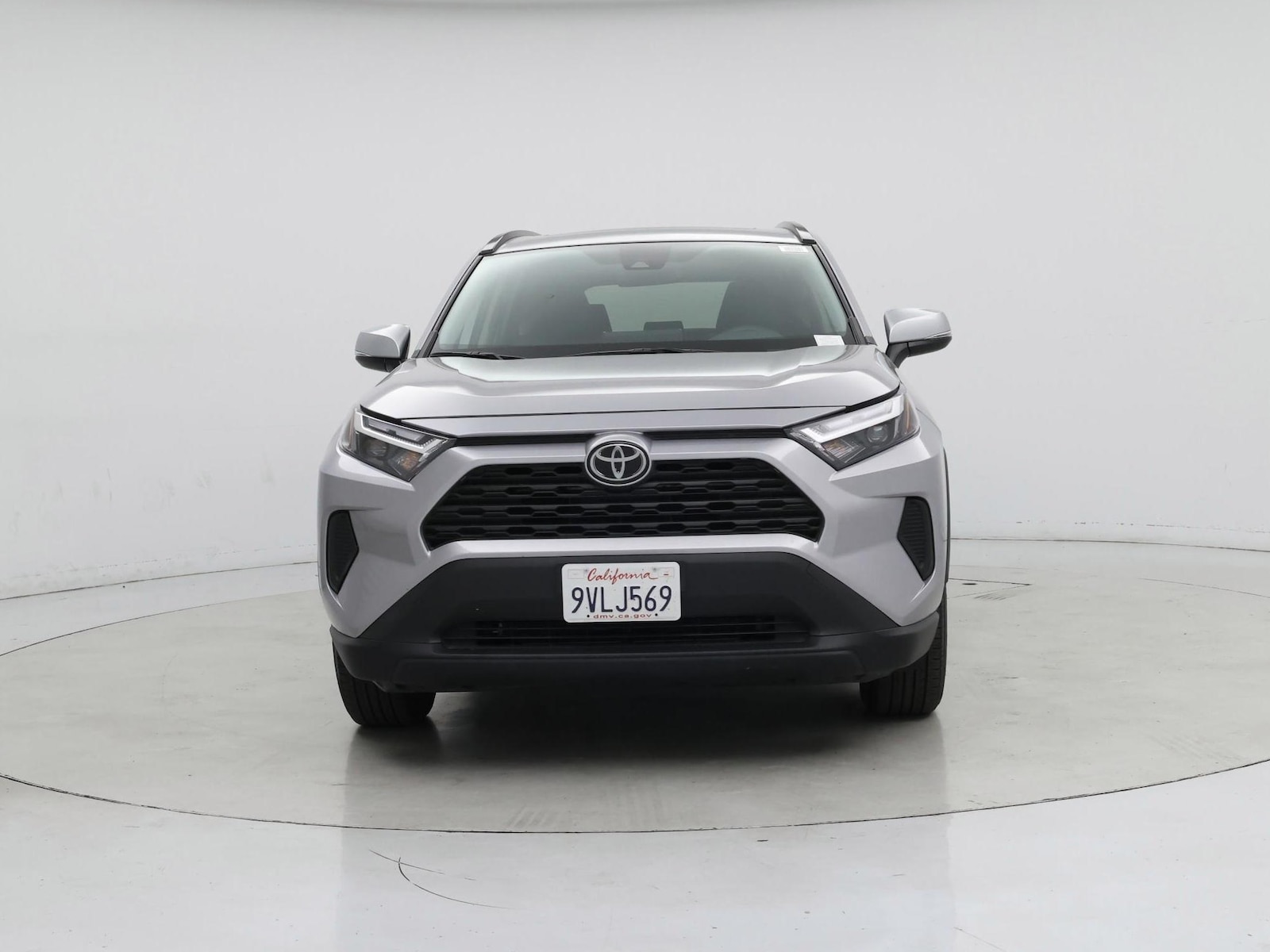 2025 Toyota RAV4 XLE - Photo 6