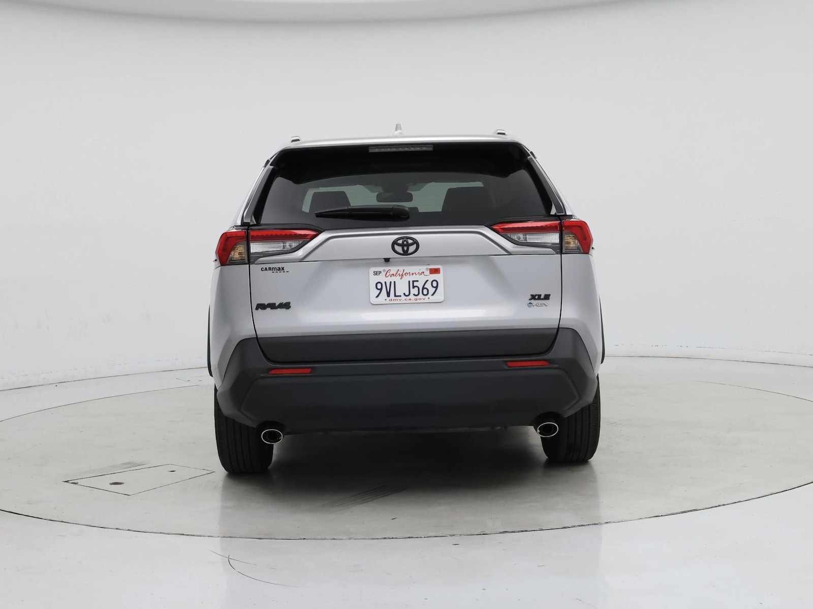 2025 Toyota RAV4 XLE - Photo 7