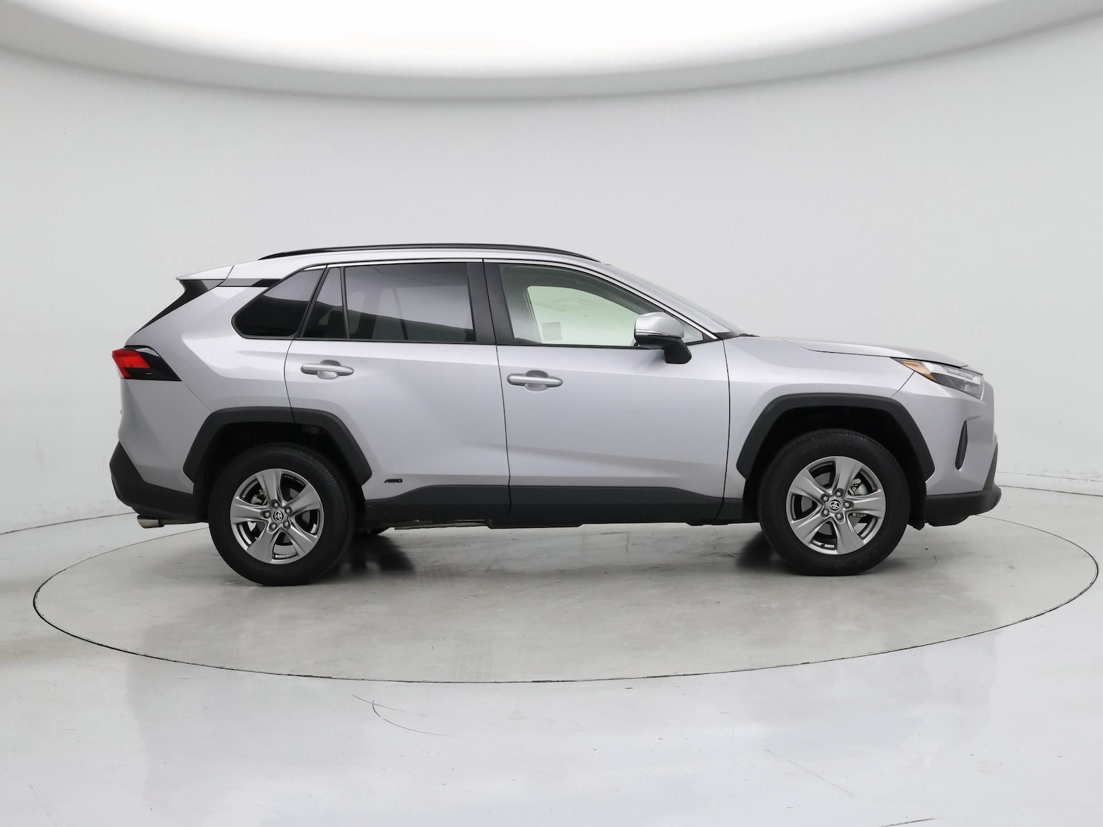 2025 Toyota RAV4 XLE - Photo 8