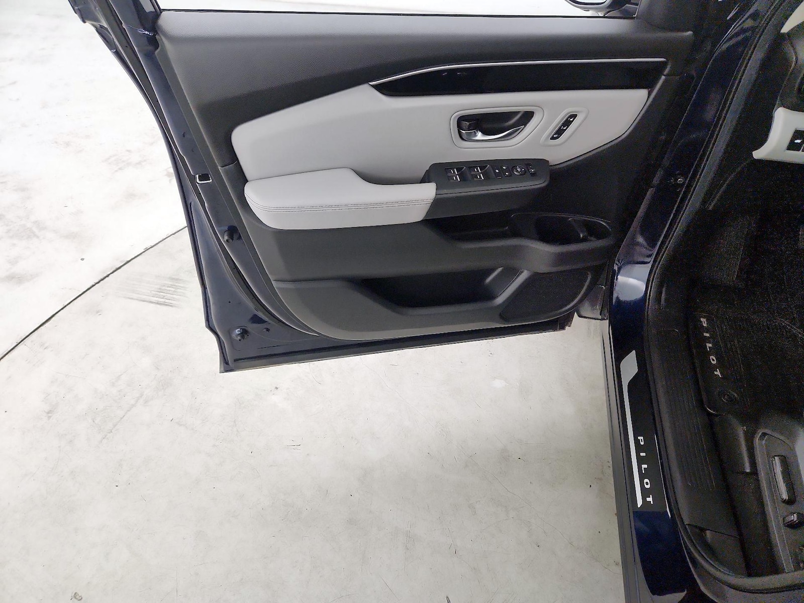 2025 Honda Pilot EX-L - Photo 13