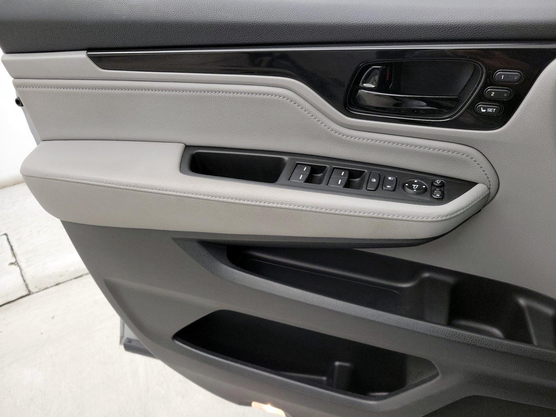 Thumbnail: 2018 Honda Odyssey - 12