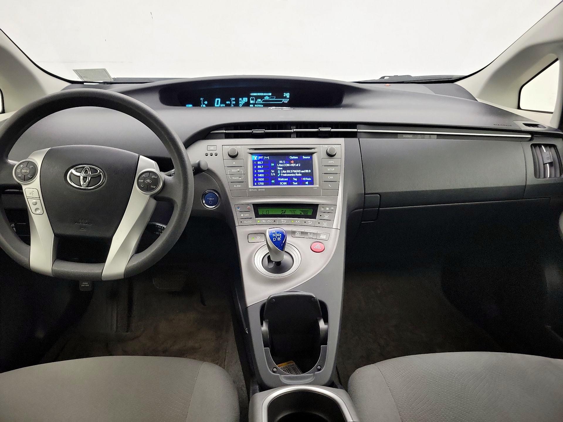 Thumbnail: 2015 Toyota Prius - 9
