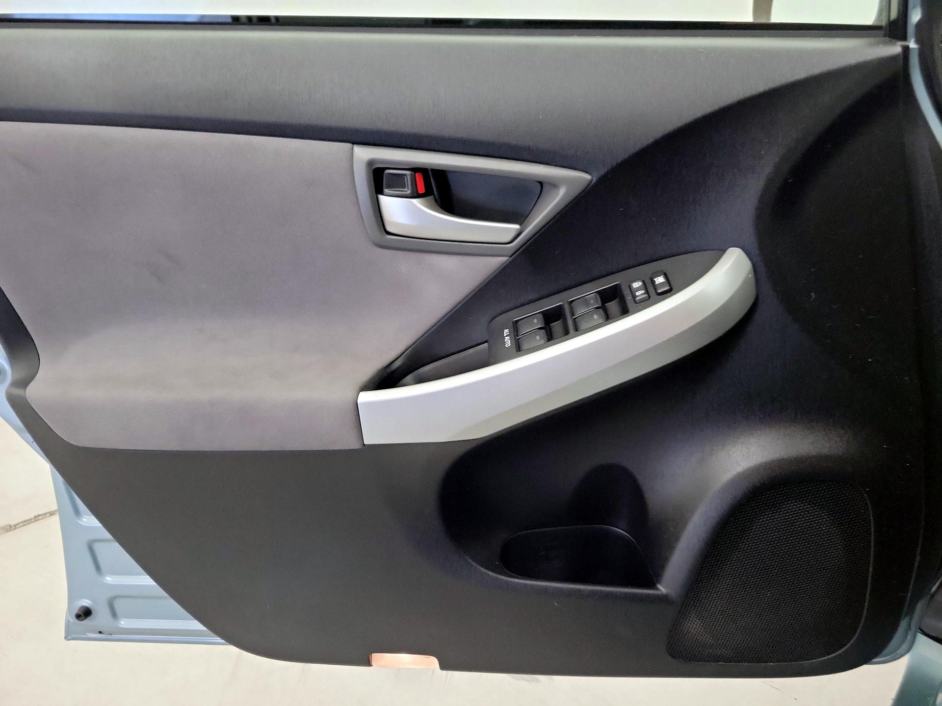 Thumbnail: 2015 Toyota Prius - 12