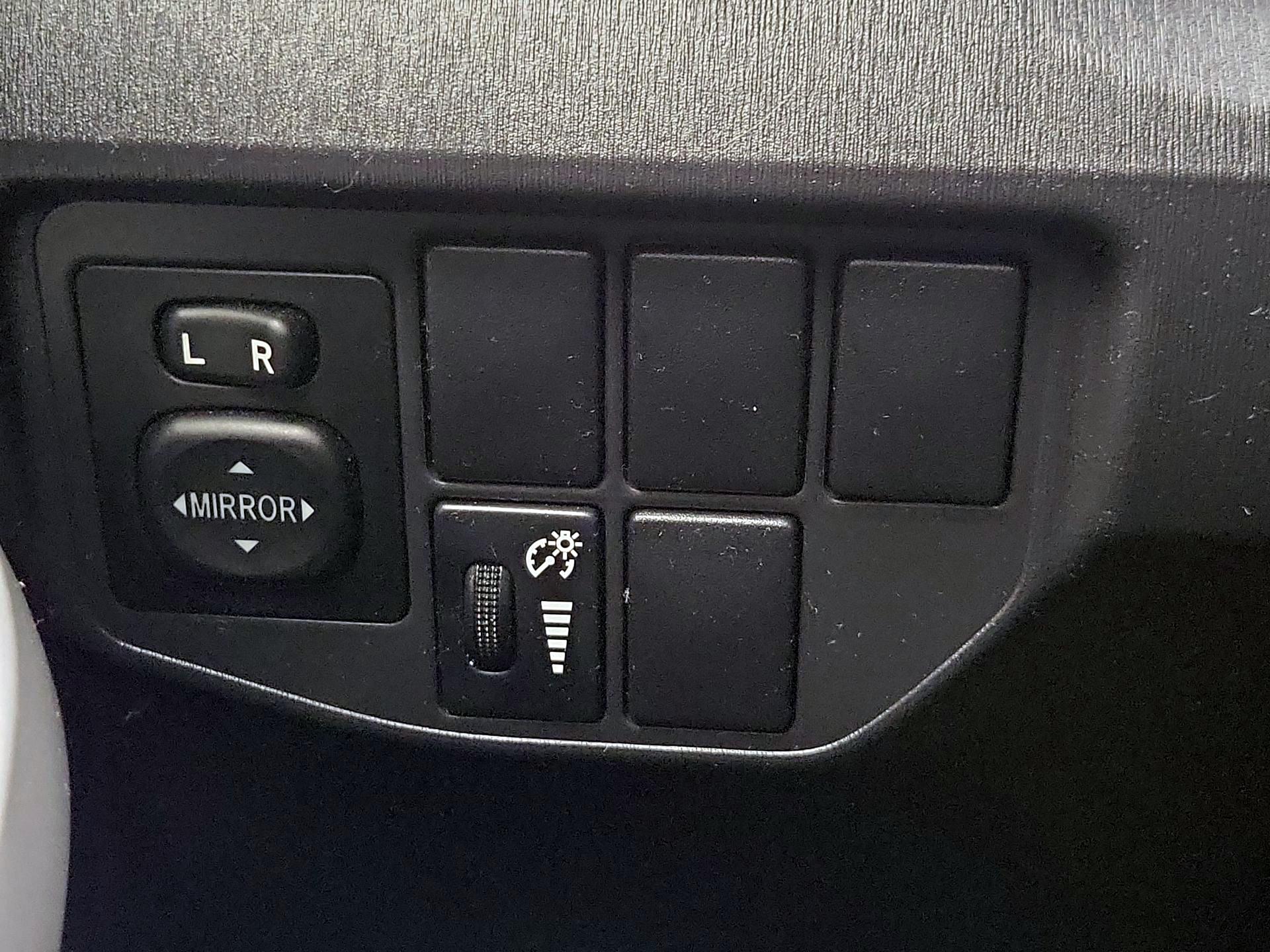 Thumbnail: 2015 Toyota Prius - 13
