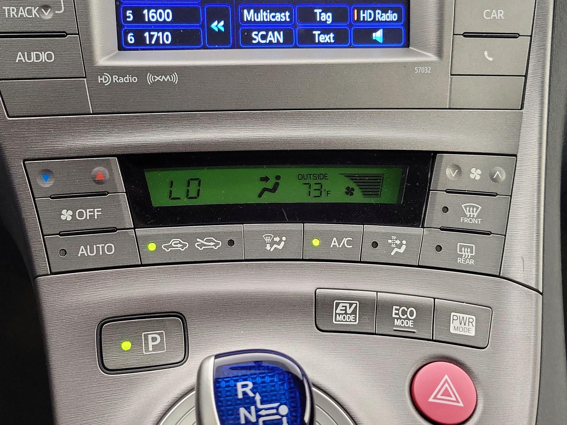 Thumbnail: 2015 Toyota Prius - 16