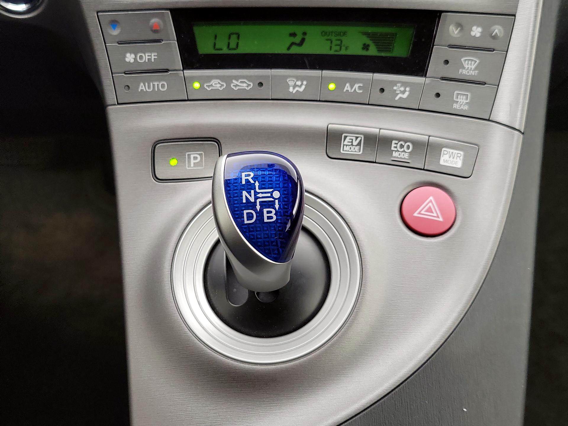 Thumbnail: 2015 Toyota Prius - 17